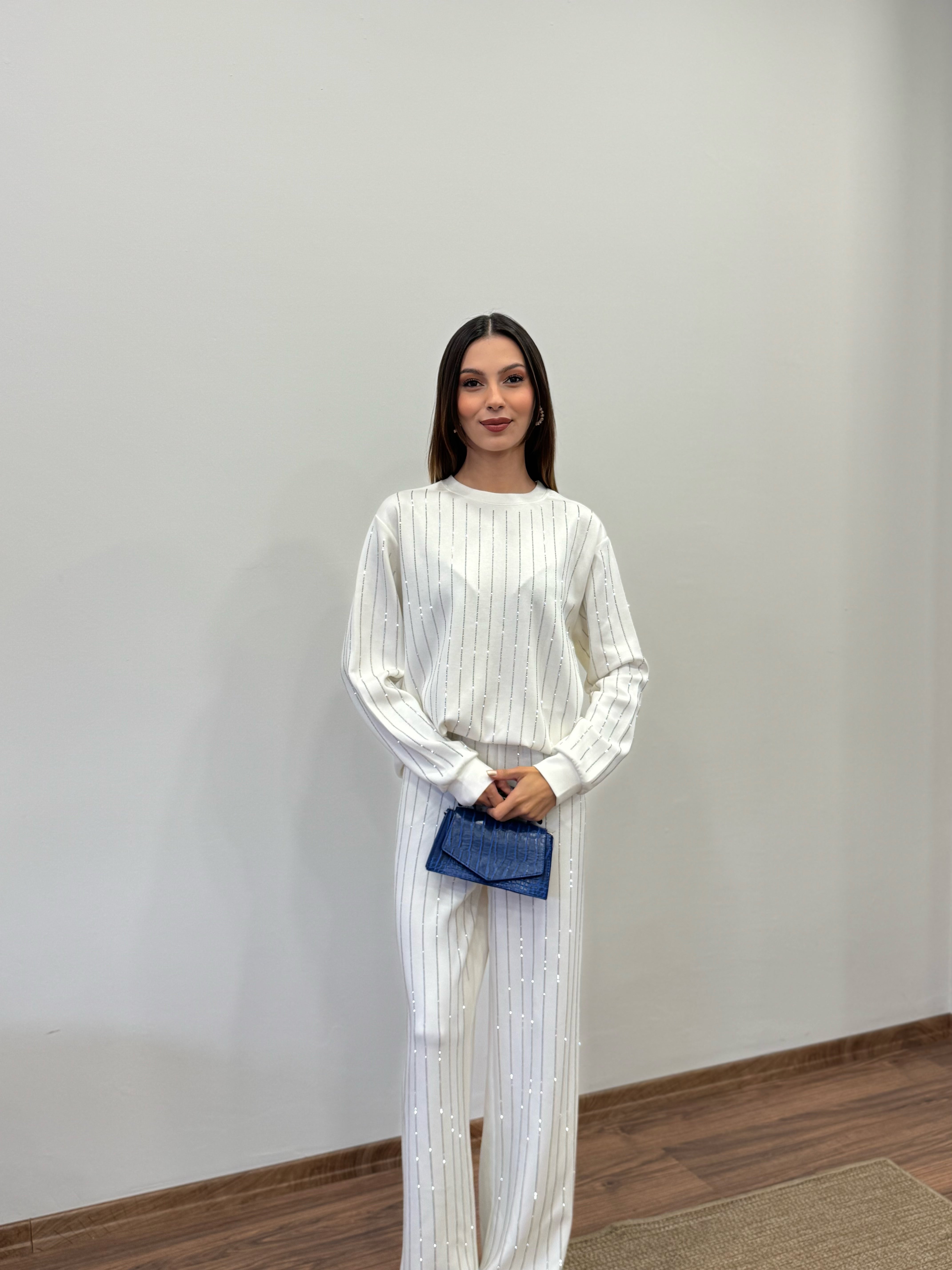 Çizgi Desen Taşlı Beyaz Takım