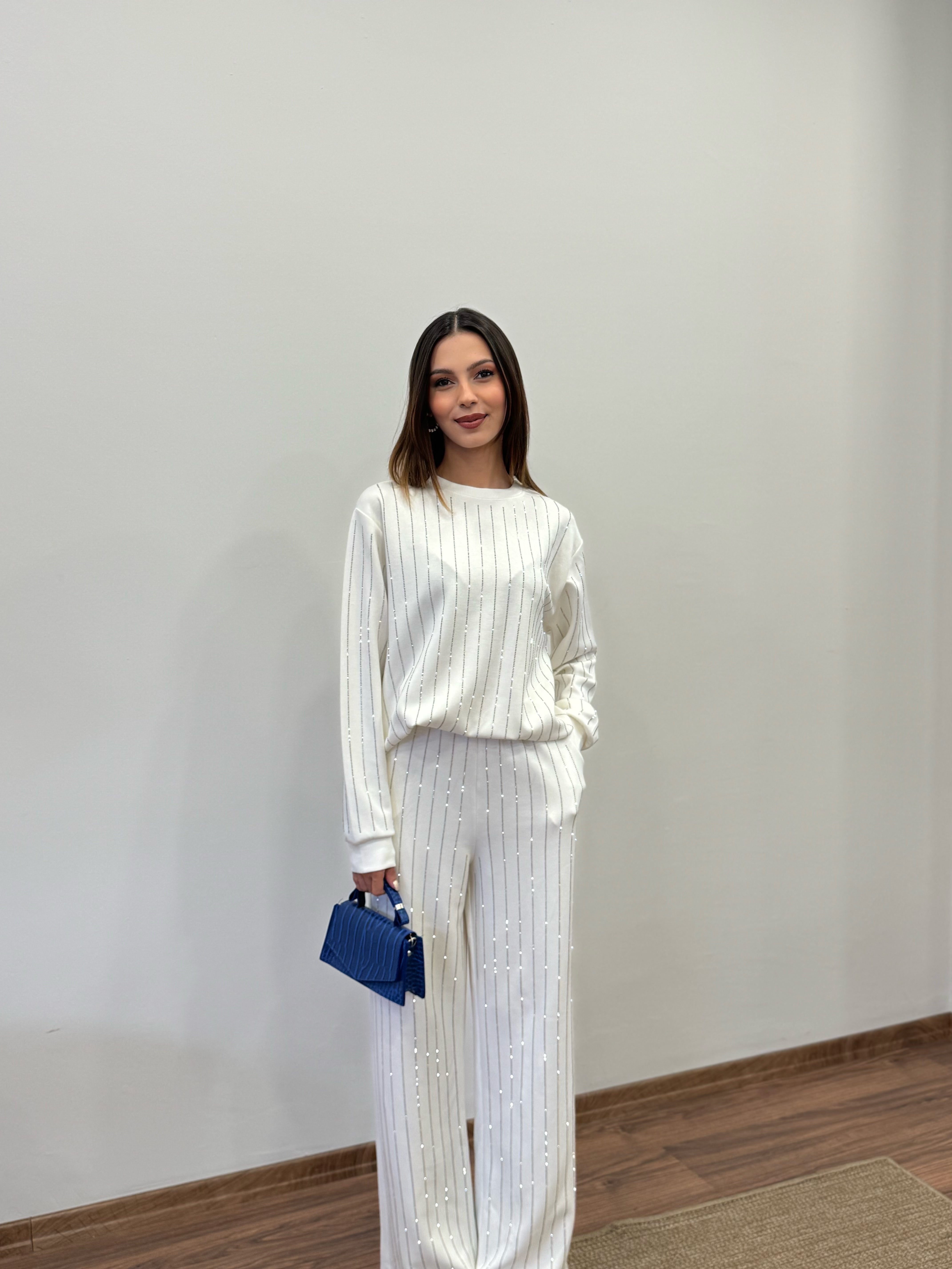 Çizgi Desen Taşlı Beyaz Takım