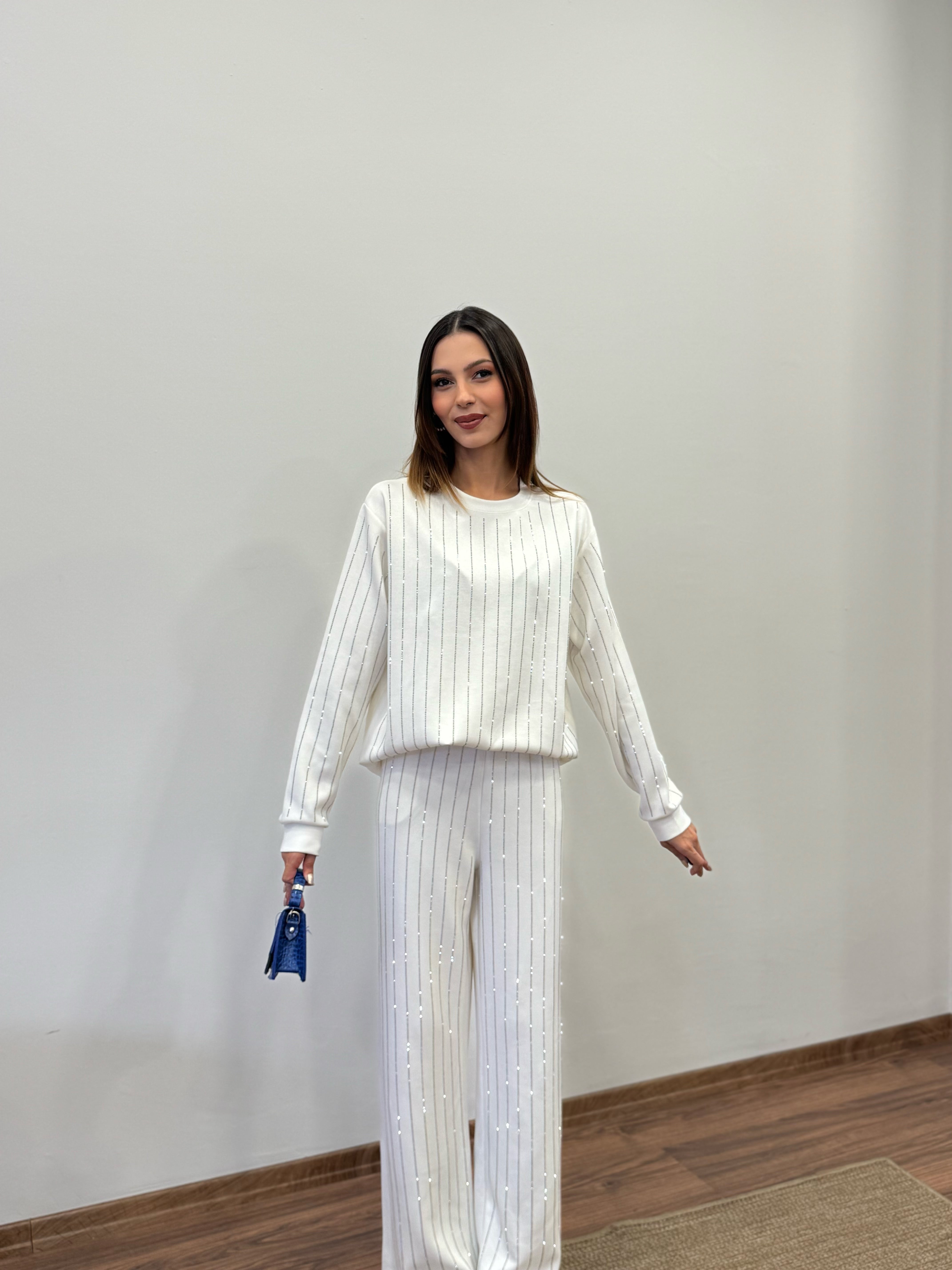 Çizgi Desen Taşlı Beyaz Takım