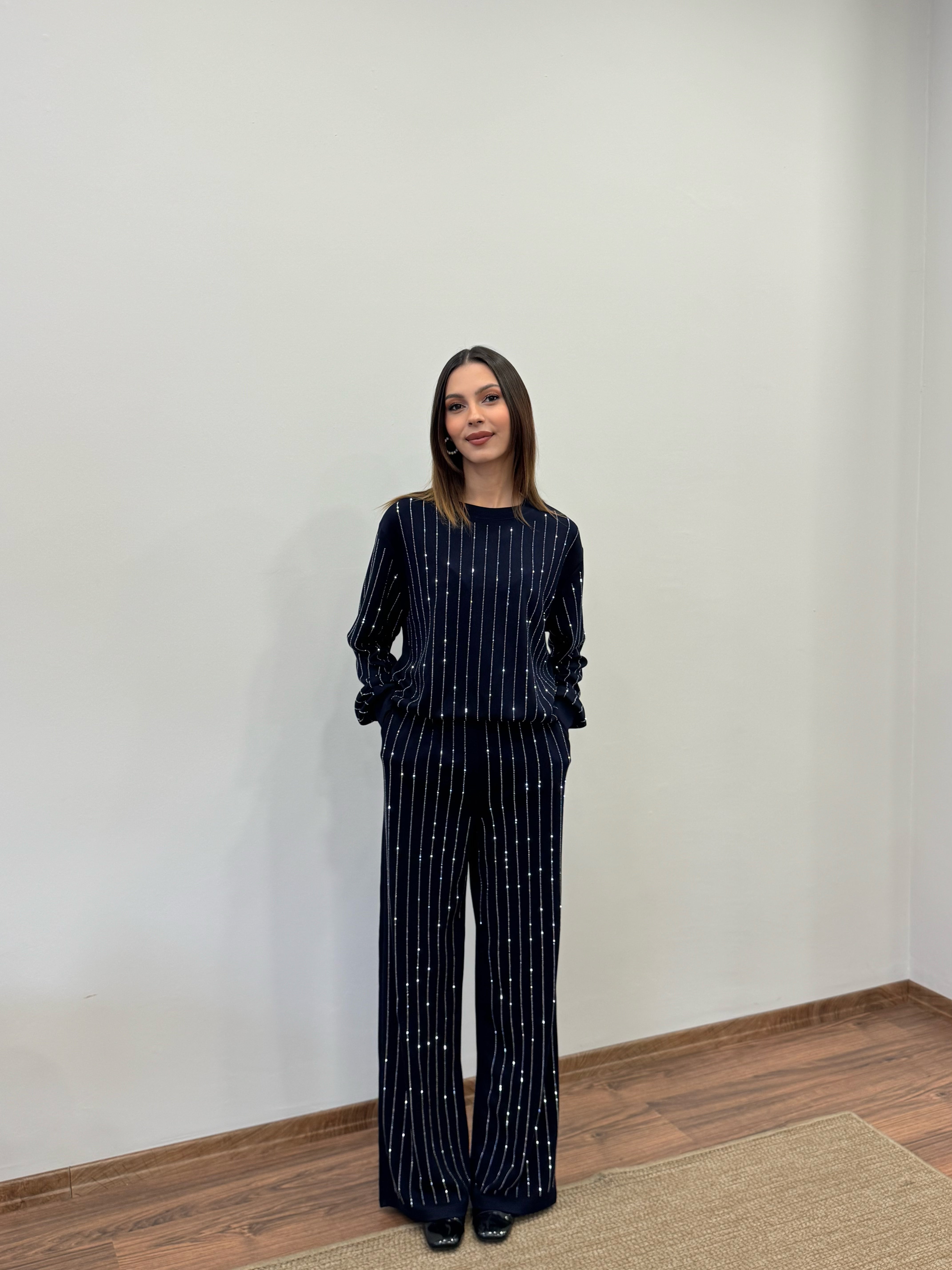 Çizgi Desen Taşlı Lacivert Takım