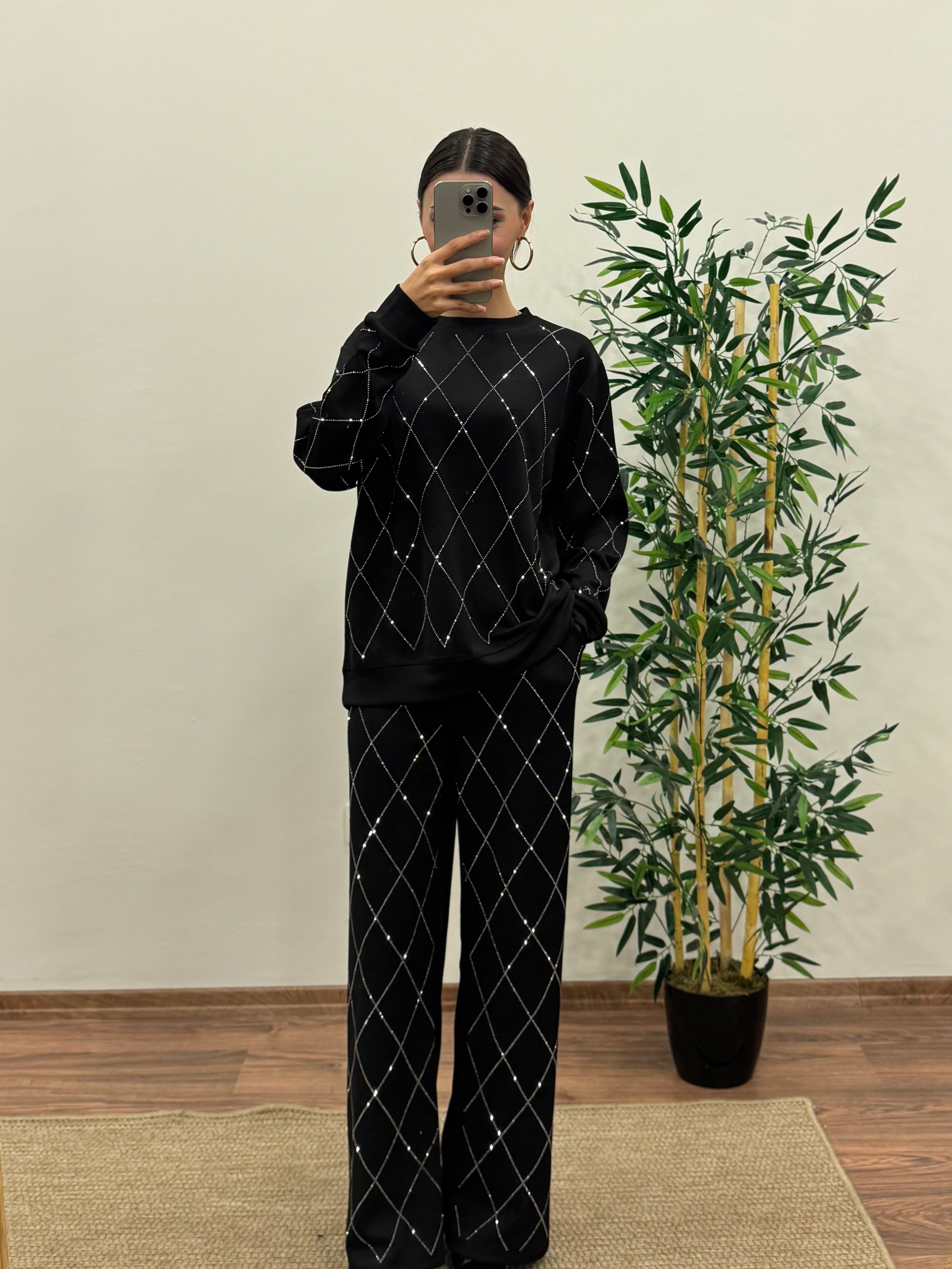 Baklava Desen Taşlı Siyah Takım