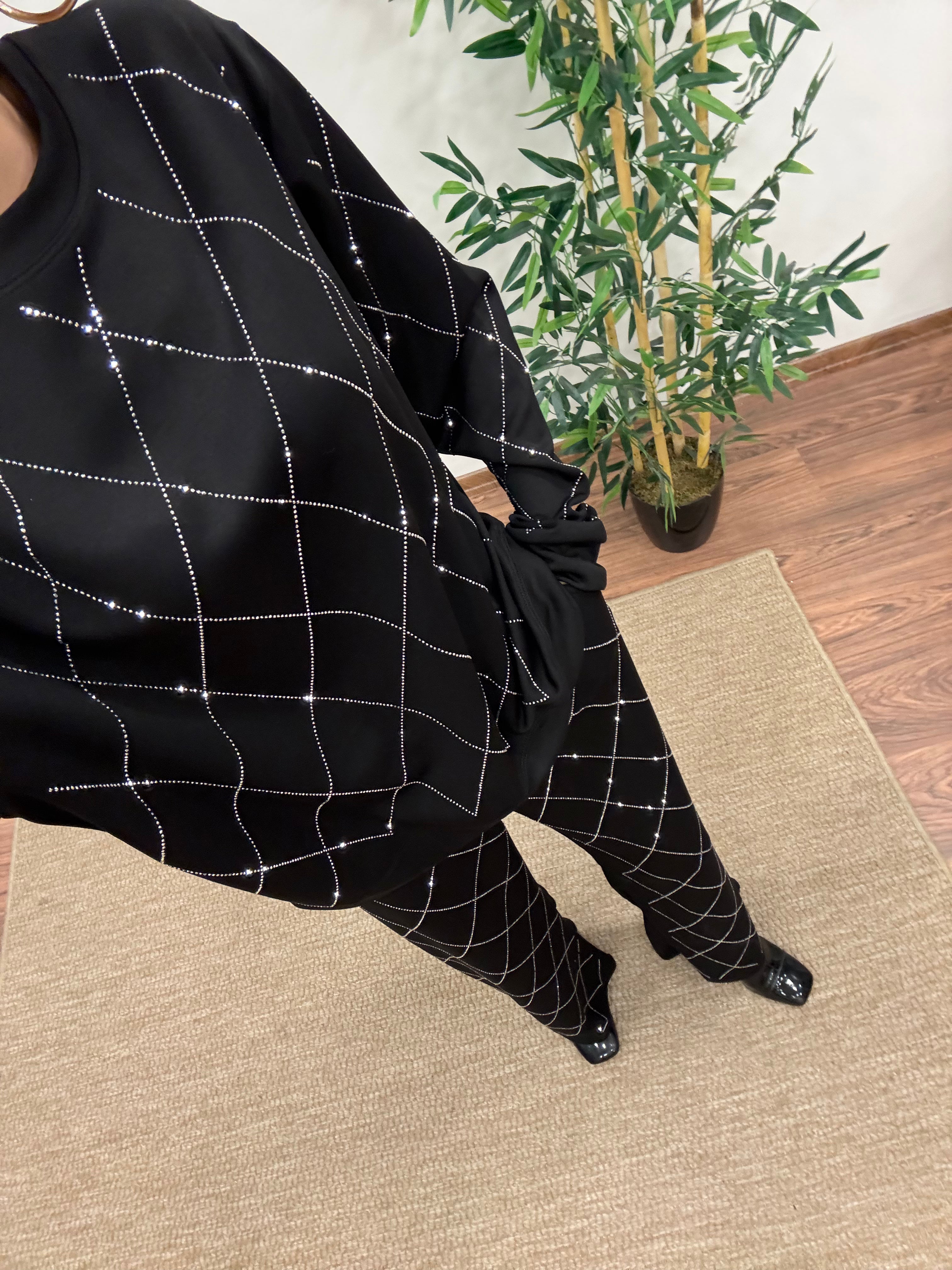 Baklava Desen Taşlı Siyah Takım