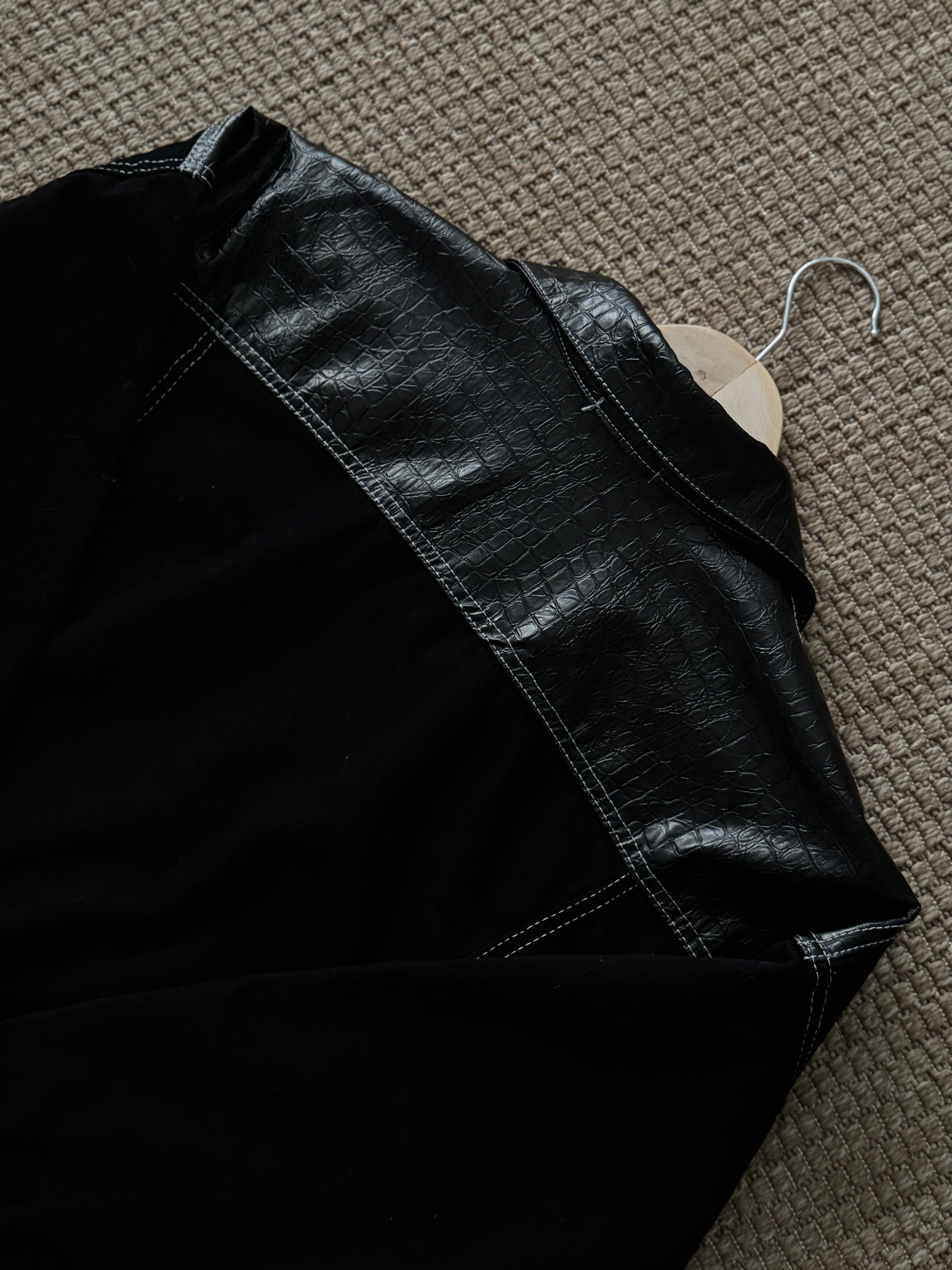 Neptün Denim Deri Garnili Siyah Takım