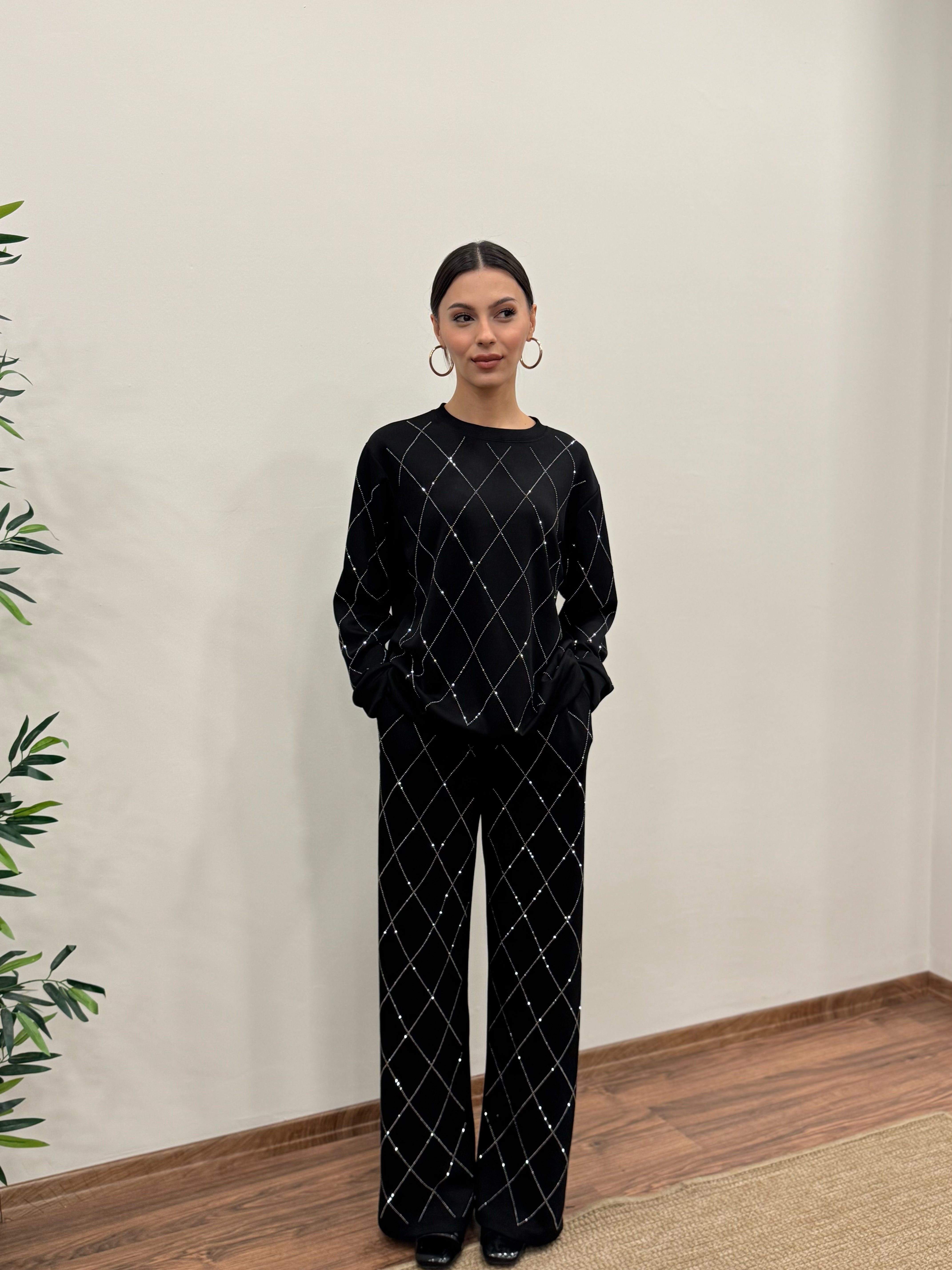 Baklava Desen Taşlı Siyah Takım