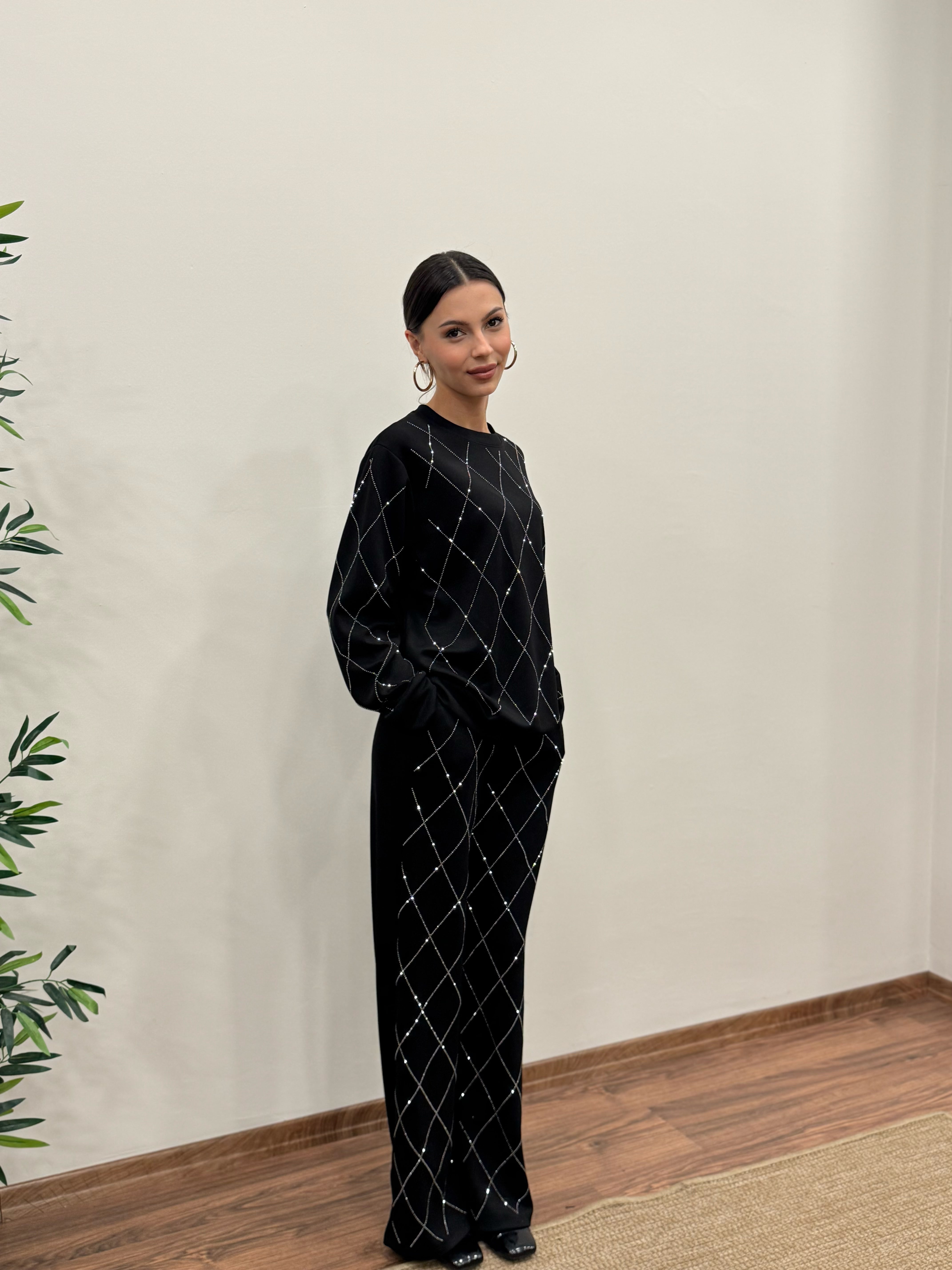 Baklava Desen Taşlı Siyah Takım