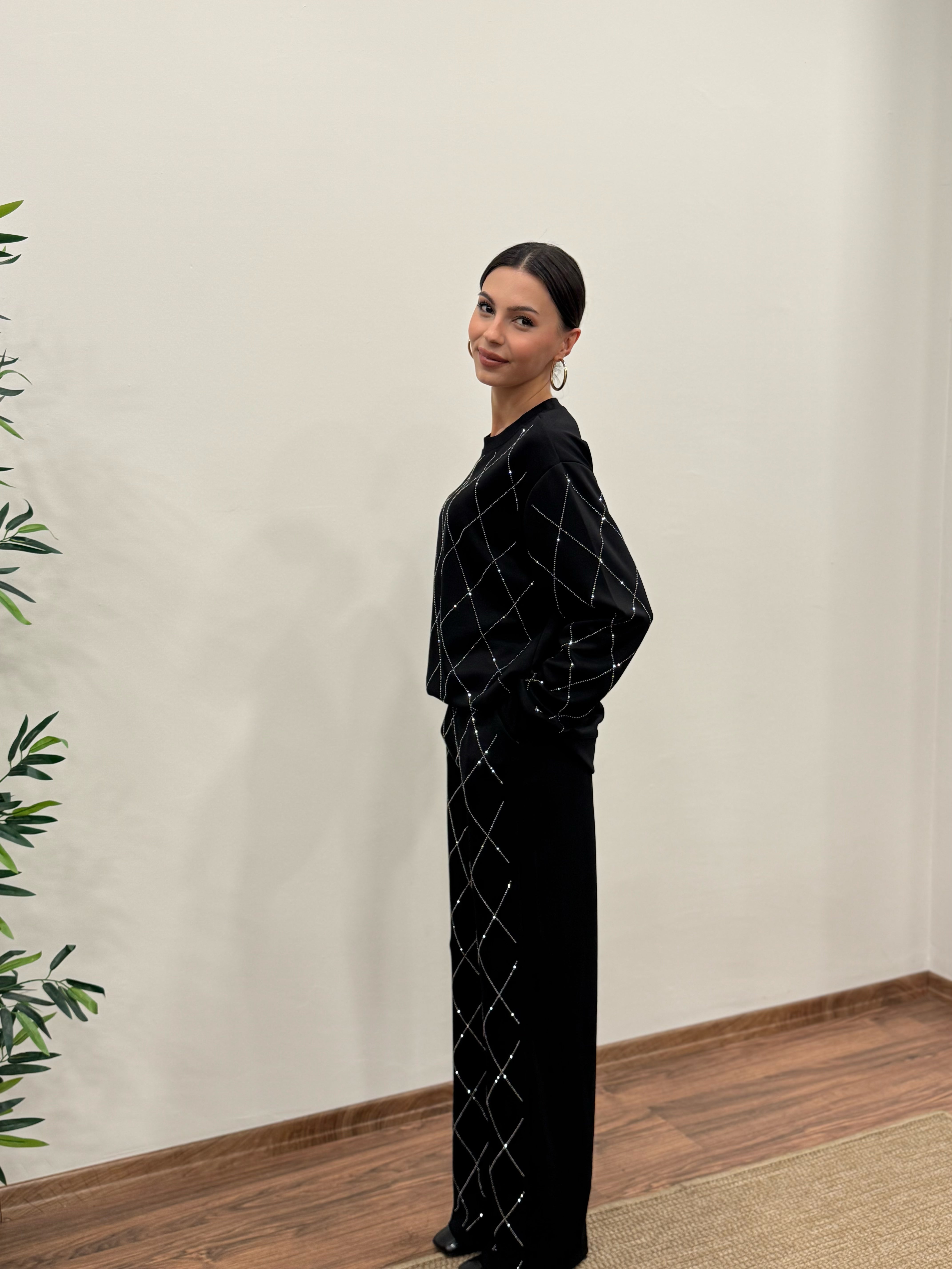 Baklava Desen Taşlı Siyah Takım