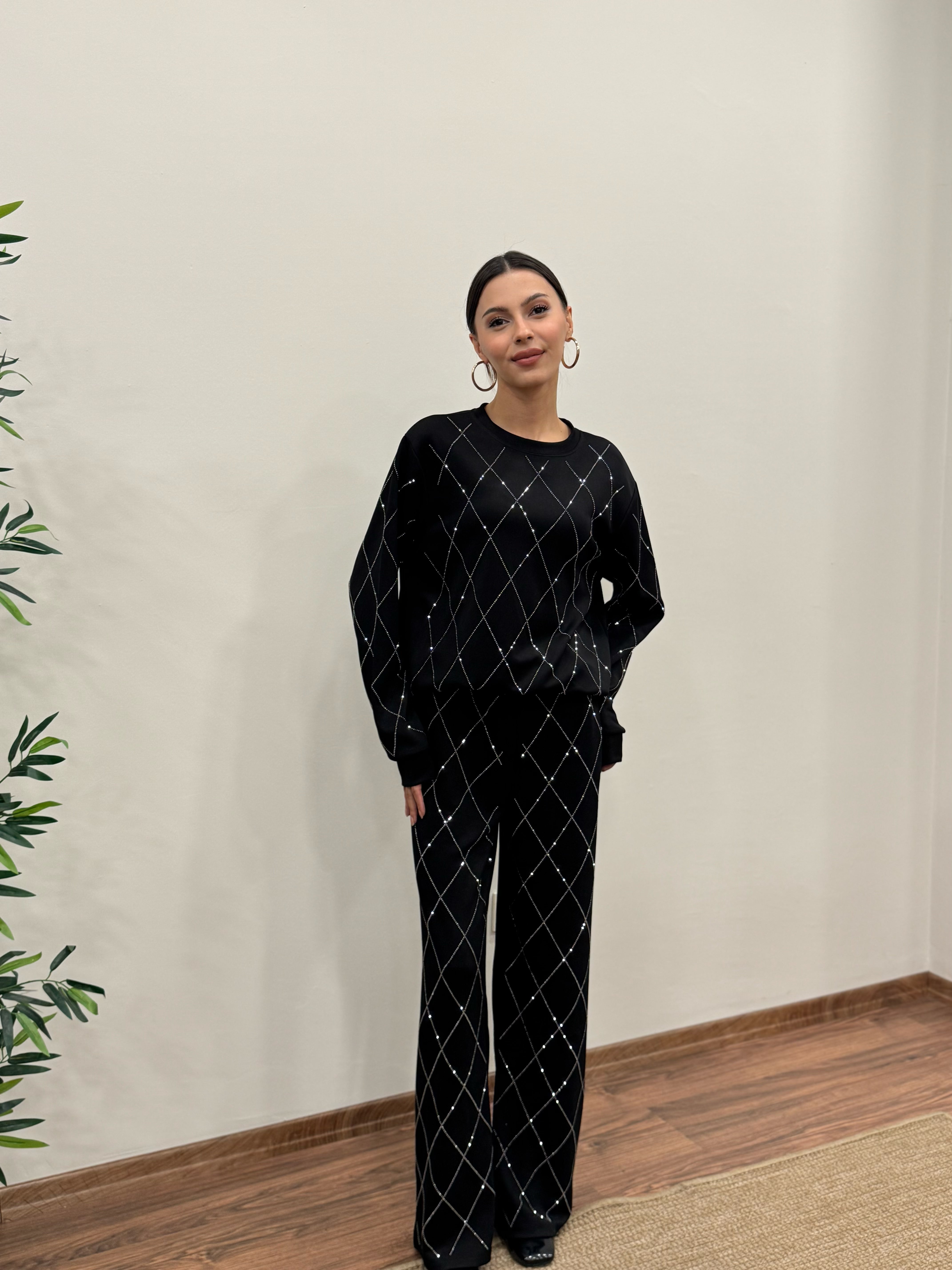 Baklava Desen Taşlı Siyah Takım