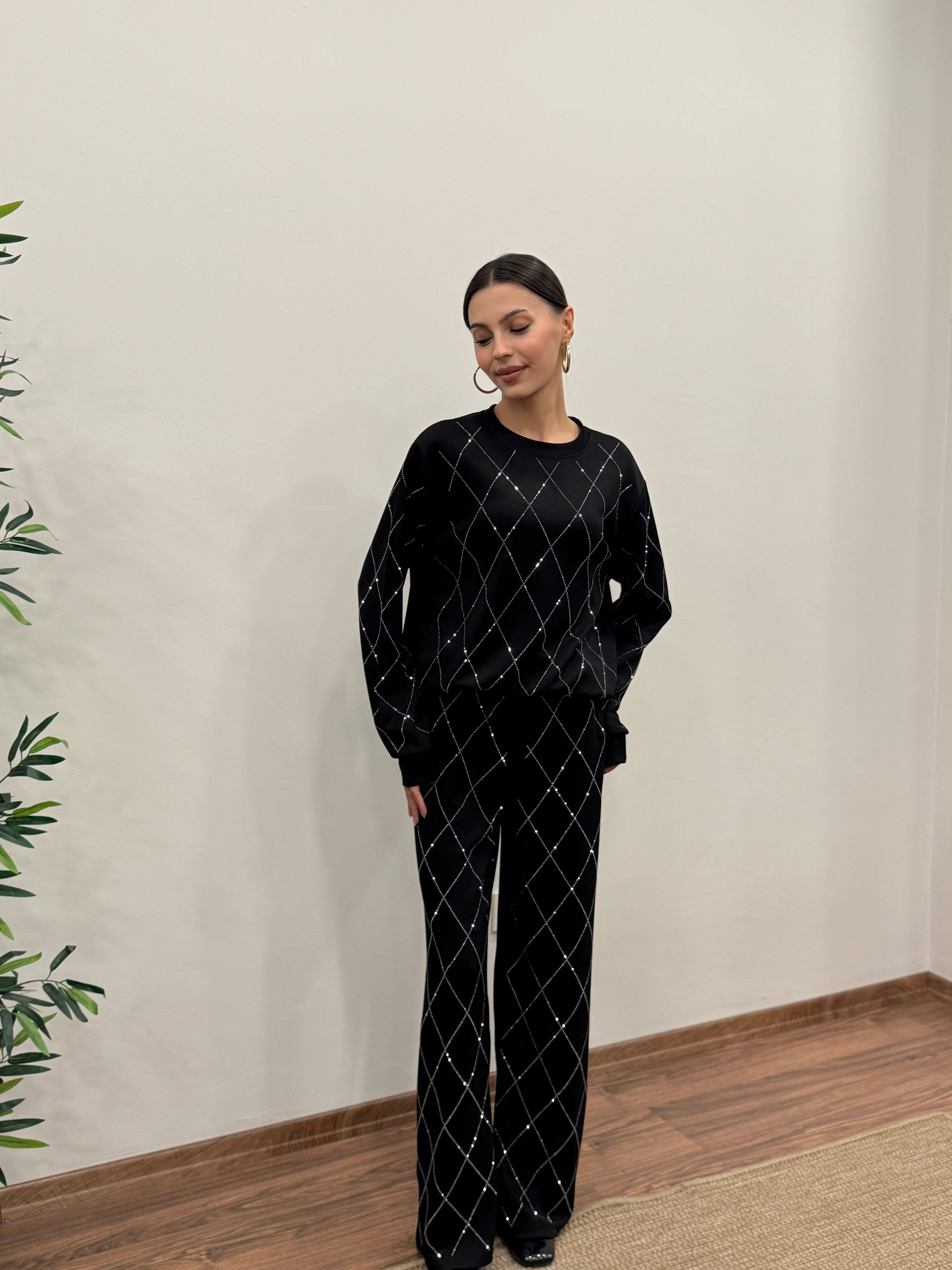 Baklava Desen Taşlı Siyah Takım