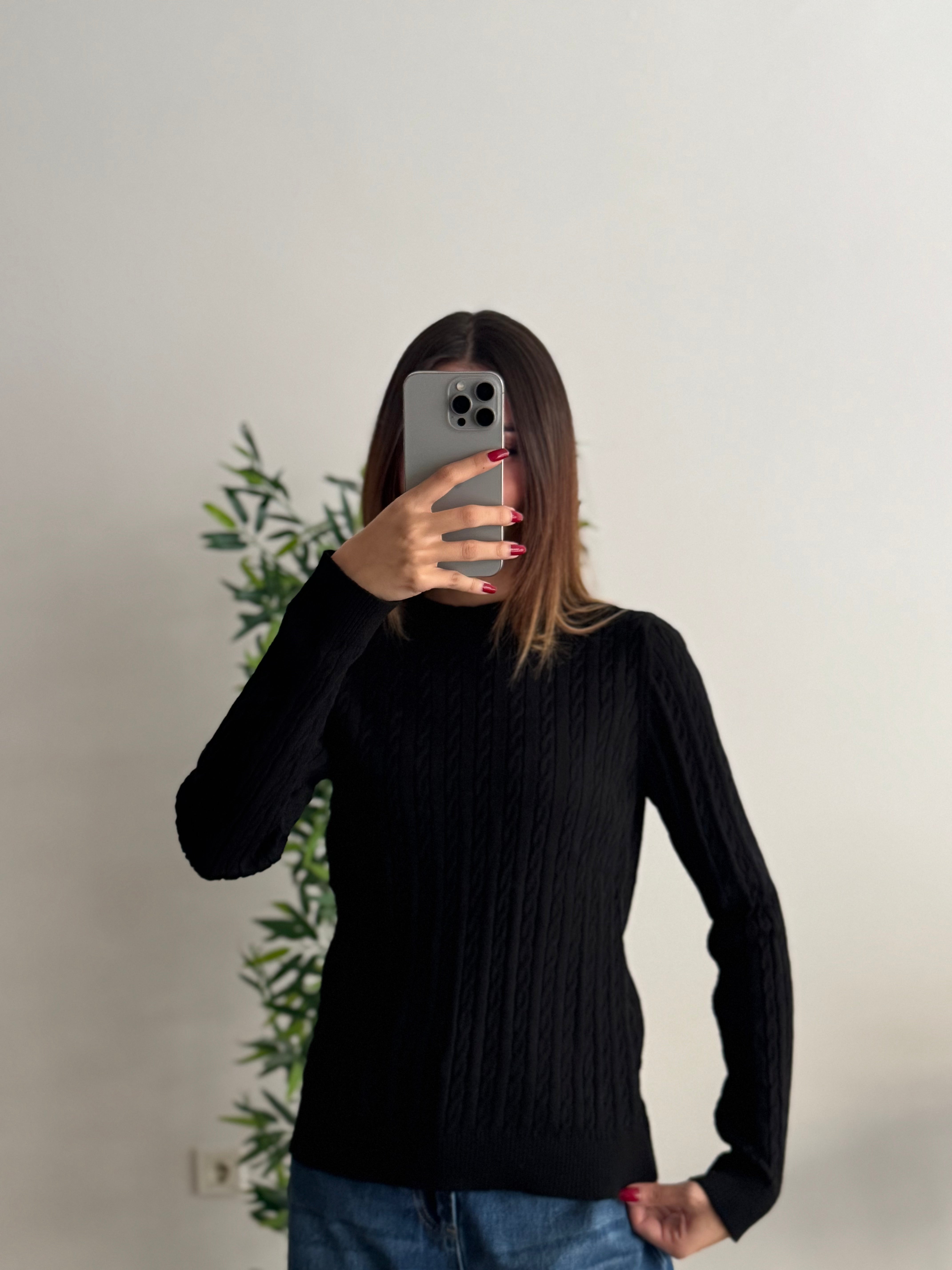 Örgü Detay Siyah Bluz