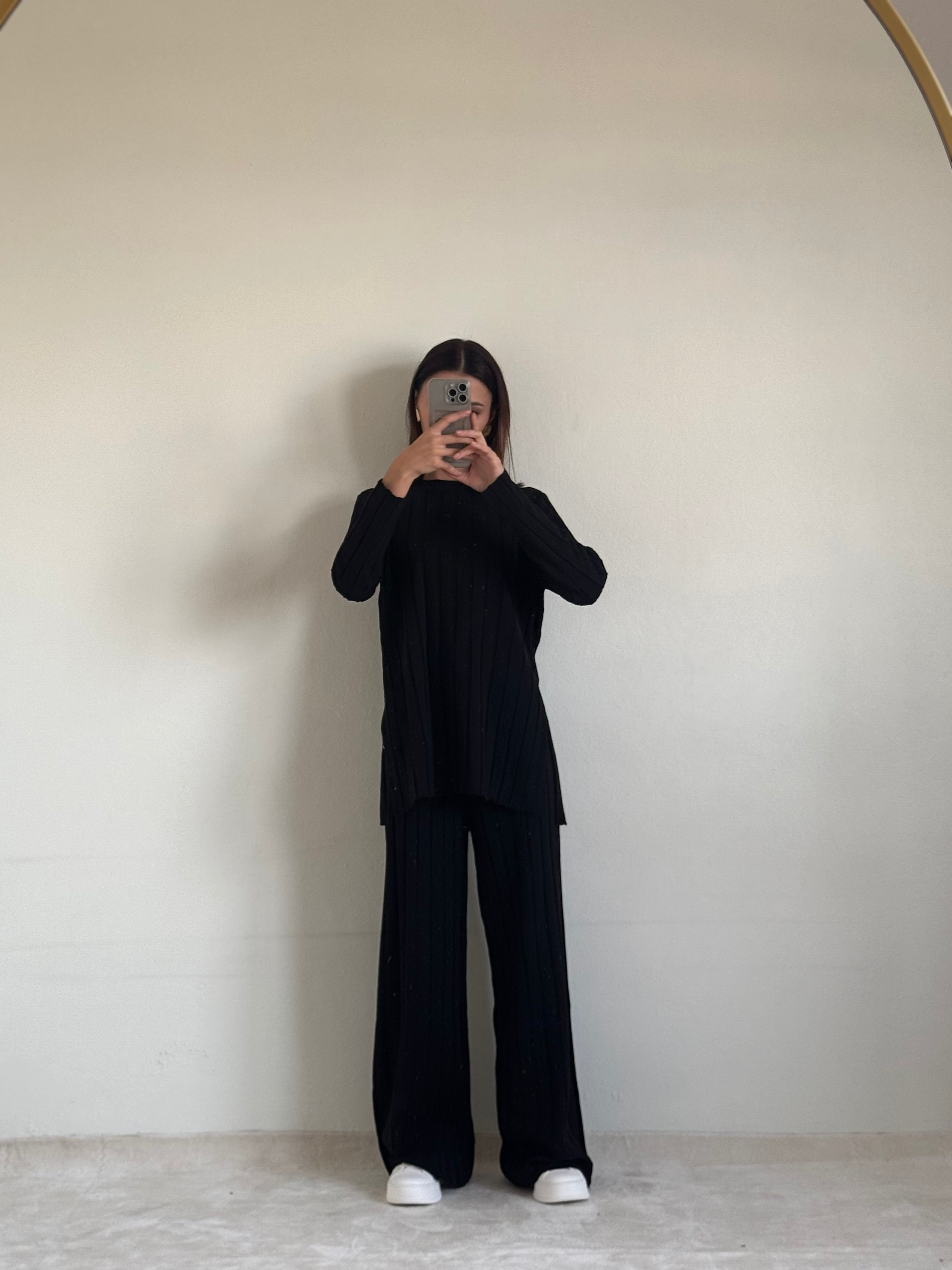 Triko Düz Kesim Bluz İspanyol Paça Siyah Pantolon Takım