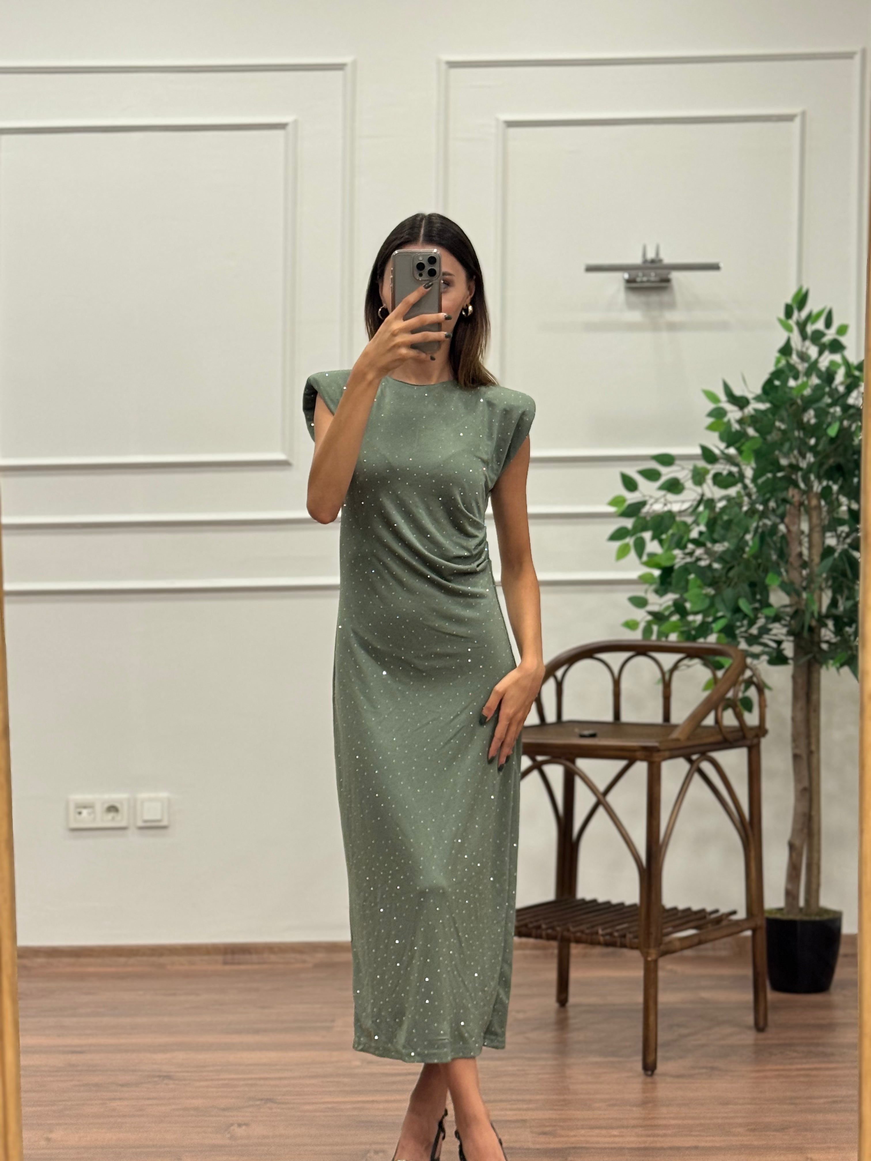 Taş Baskı Drape Detay Omuz Vatkalı Haki Elbise