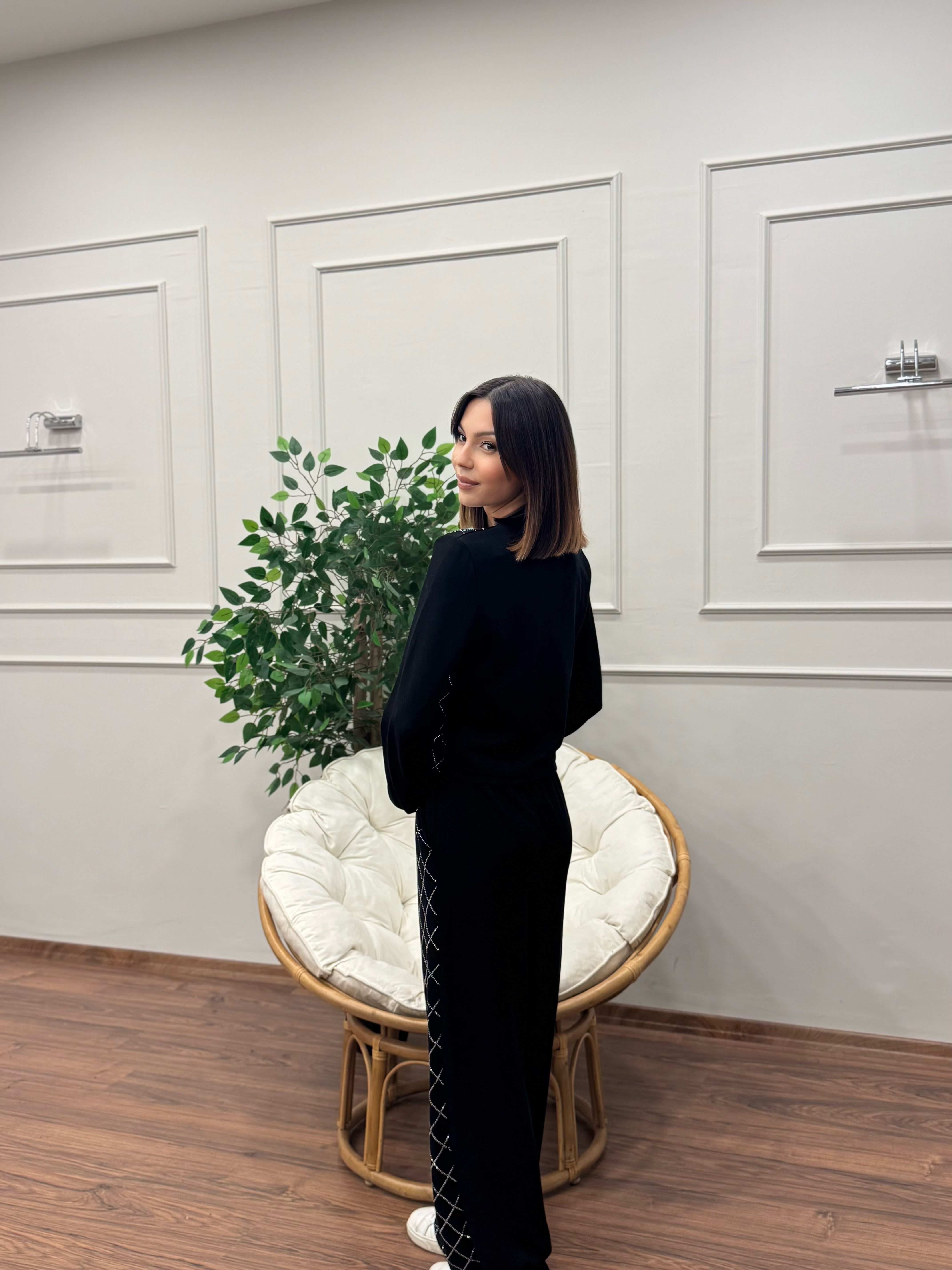 Moly Baklava Desen Taşlı Siyah Crop Pantolon Takım