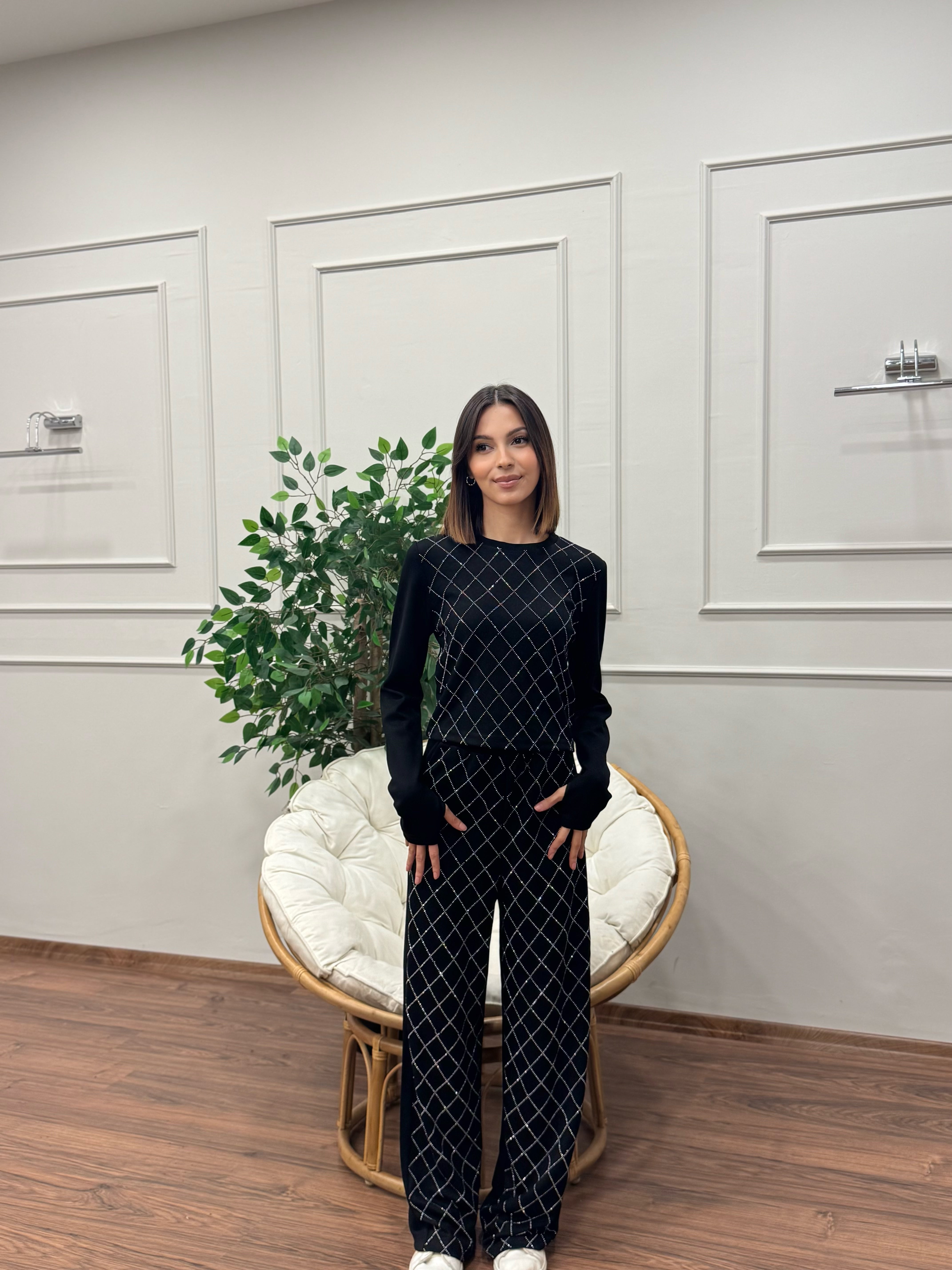 Moly Baklava Desen Taşlı Siyah Crop Pantolon Takım