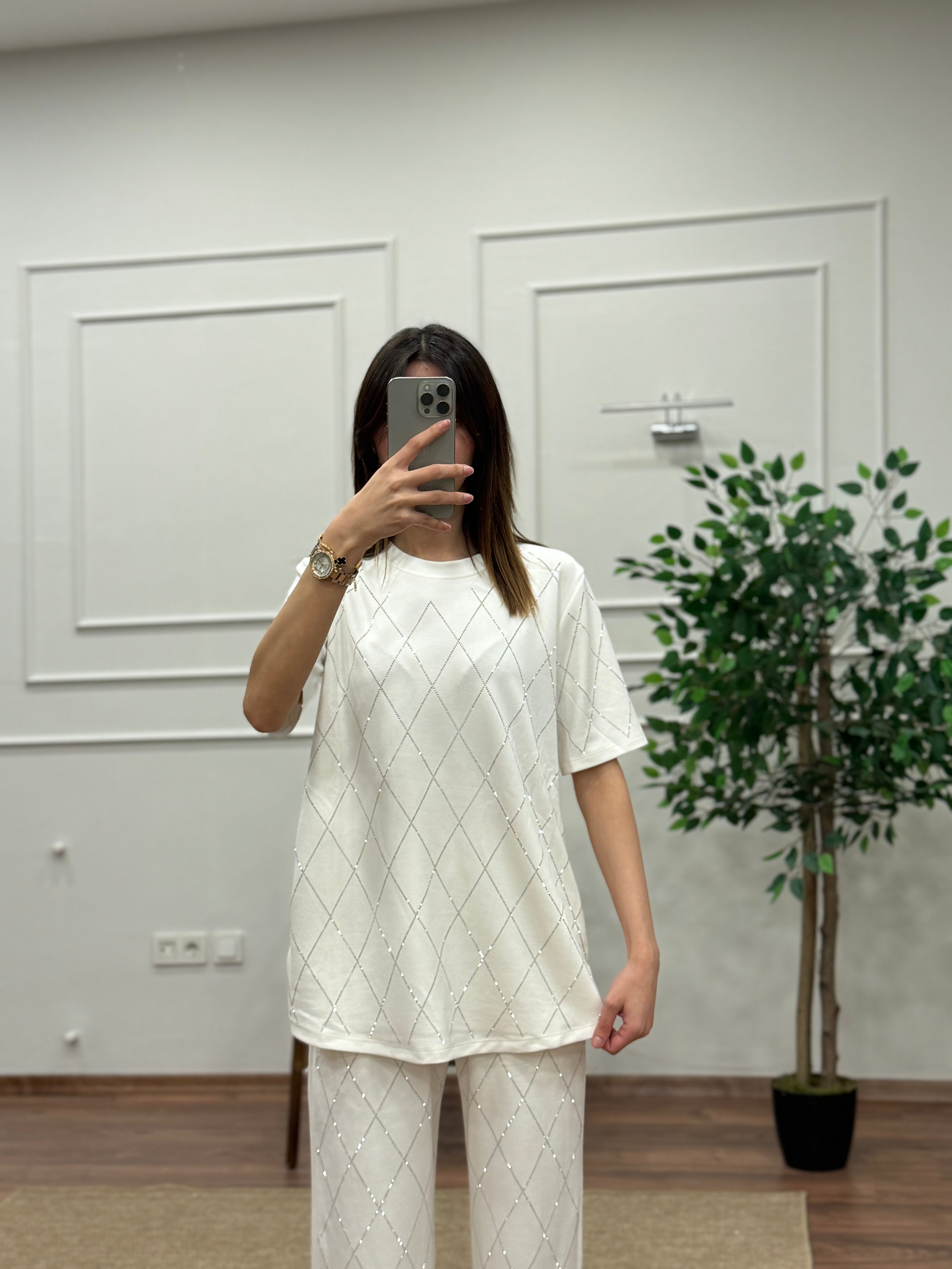 Oys Baklava Desen Taş Baskı Beyaz Bluz Pantolon Takım