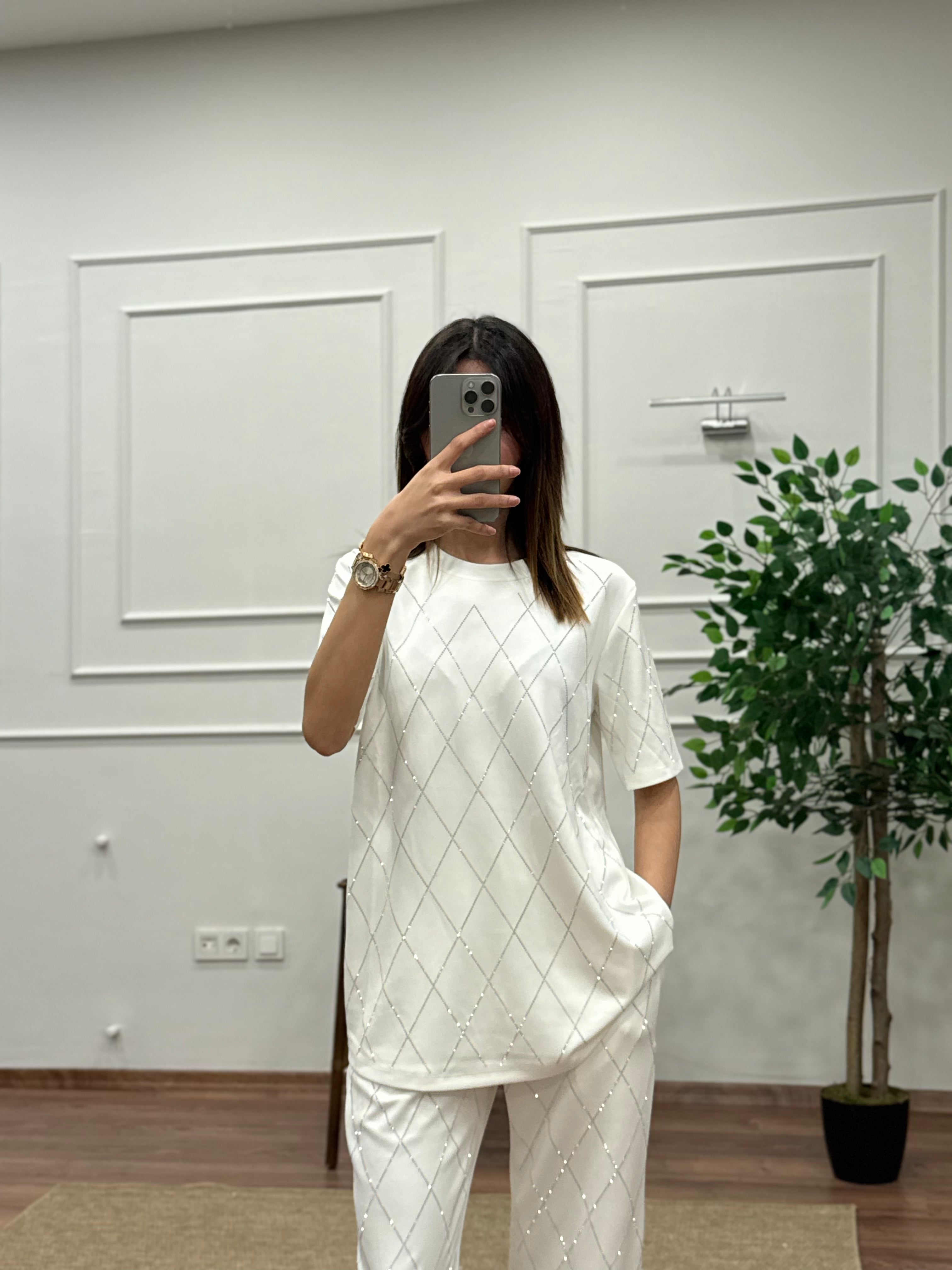 Oys Baklava Desen Taş Baskı Beyaz Bluz Pantolon Takım