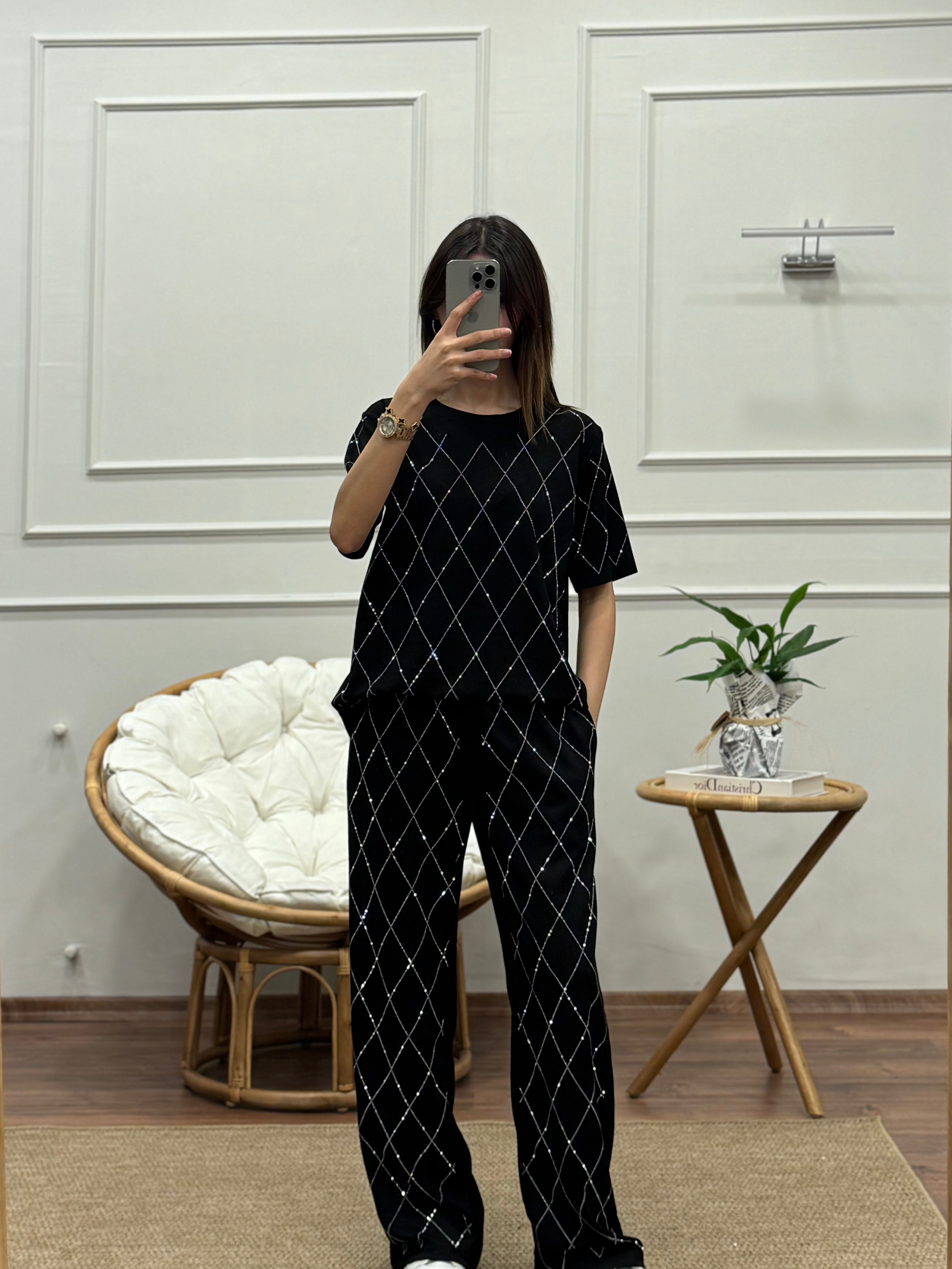 Oys Baklava Desen Taş Baskı Siyah Bluz Pantolon Takım