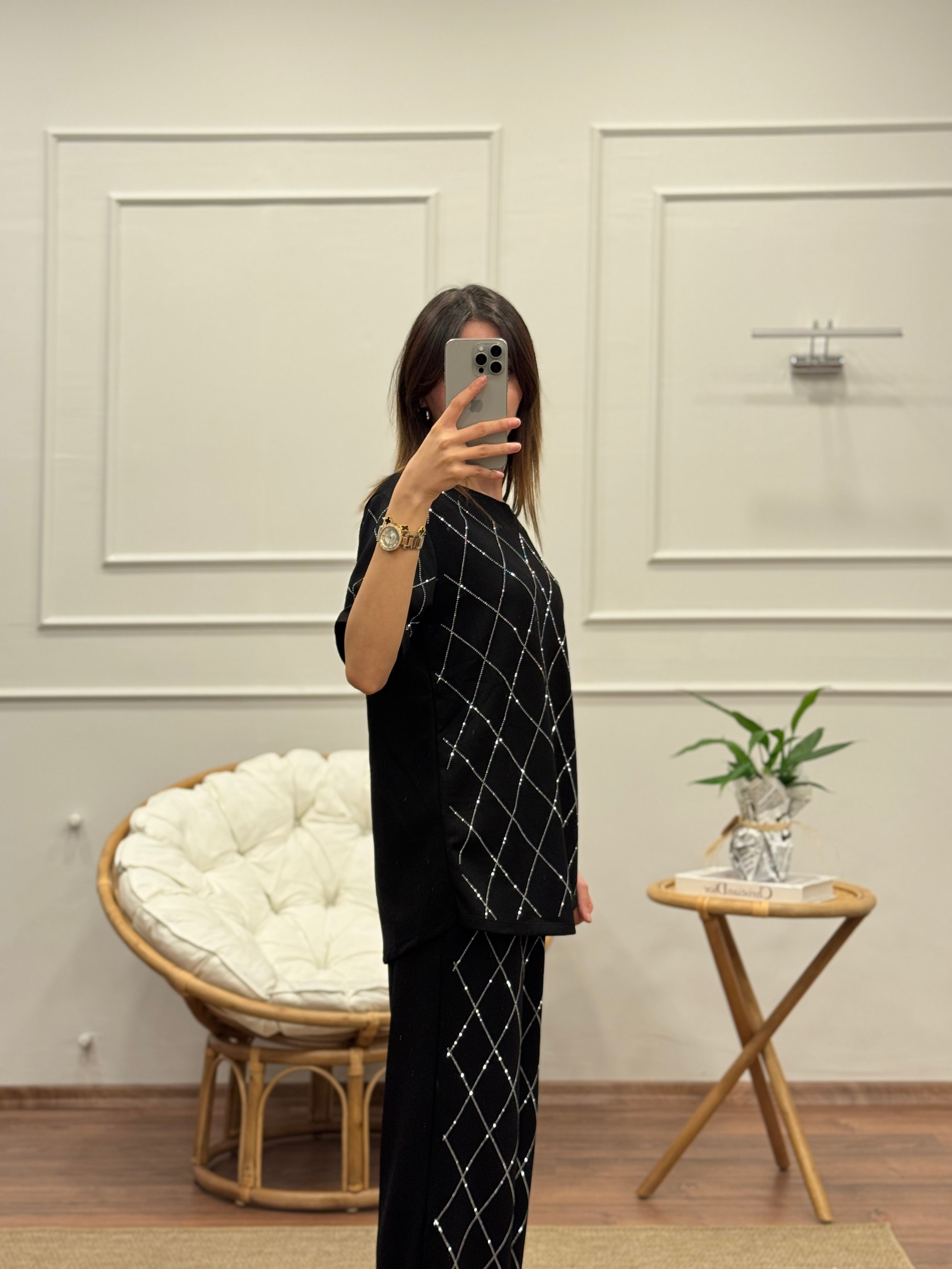 Oys Baklava Desen Taş Baskı Siyah Bluz Pantolon Takım