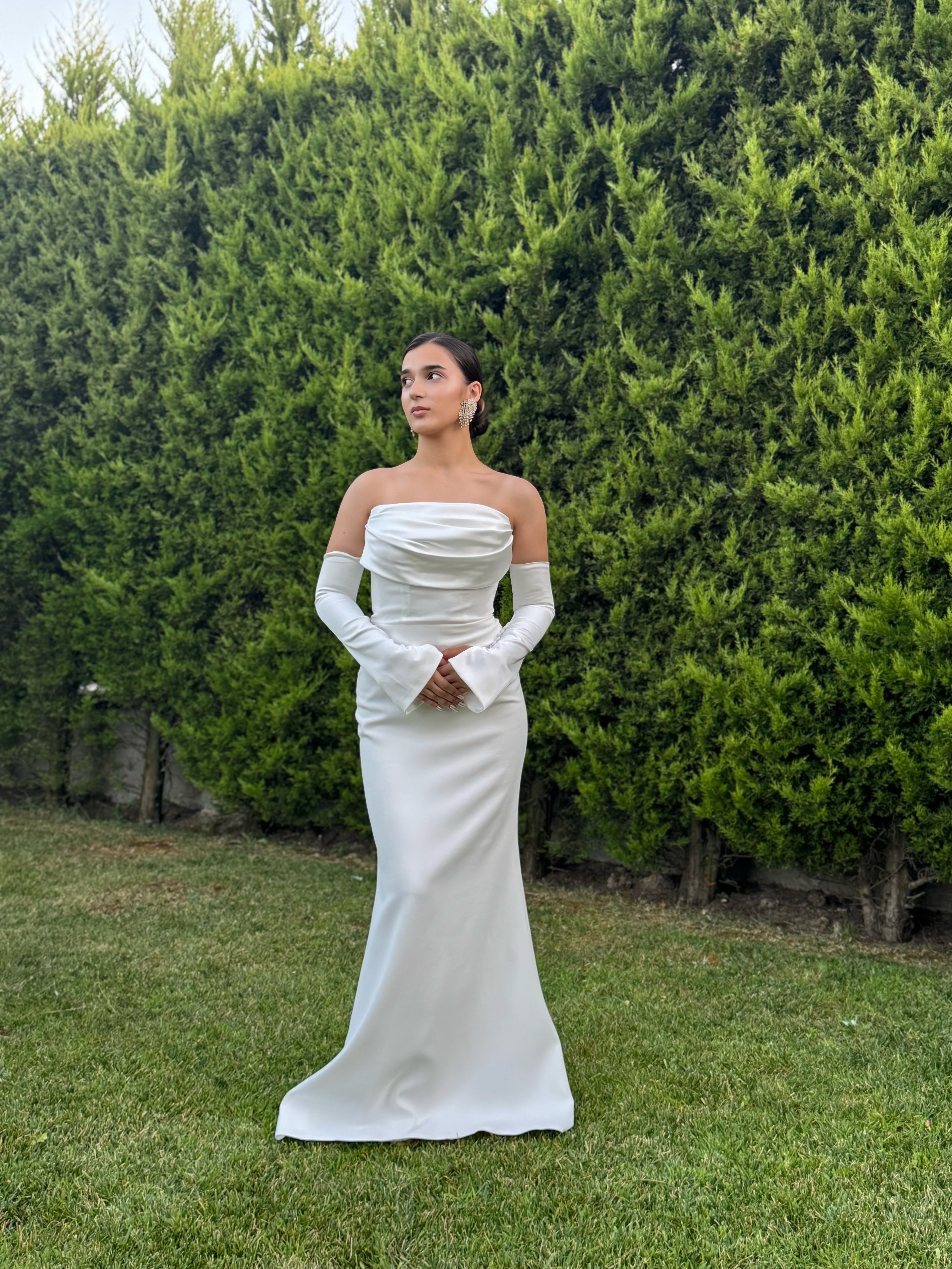 'Velora' Kol Detay Straplez Saten Beyaz Abiye