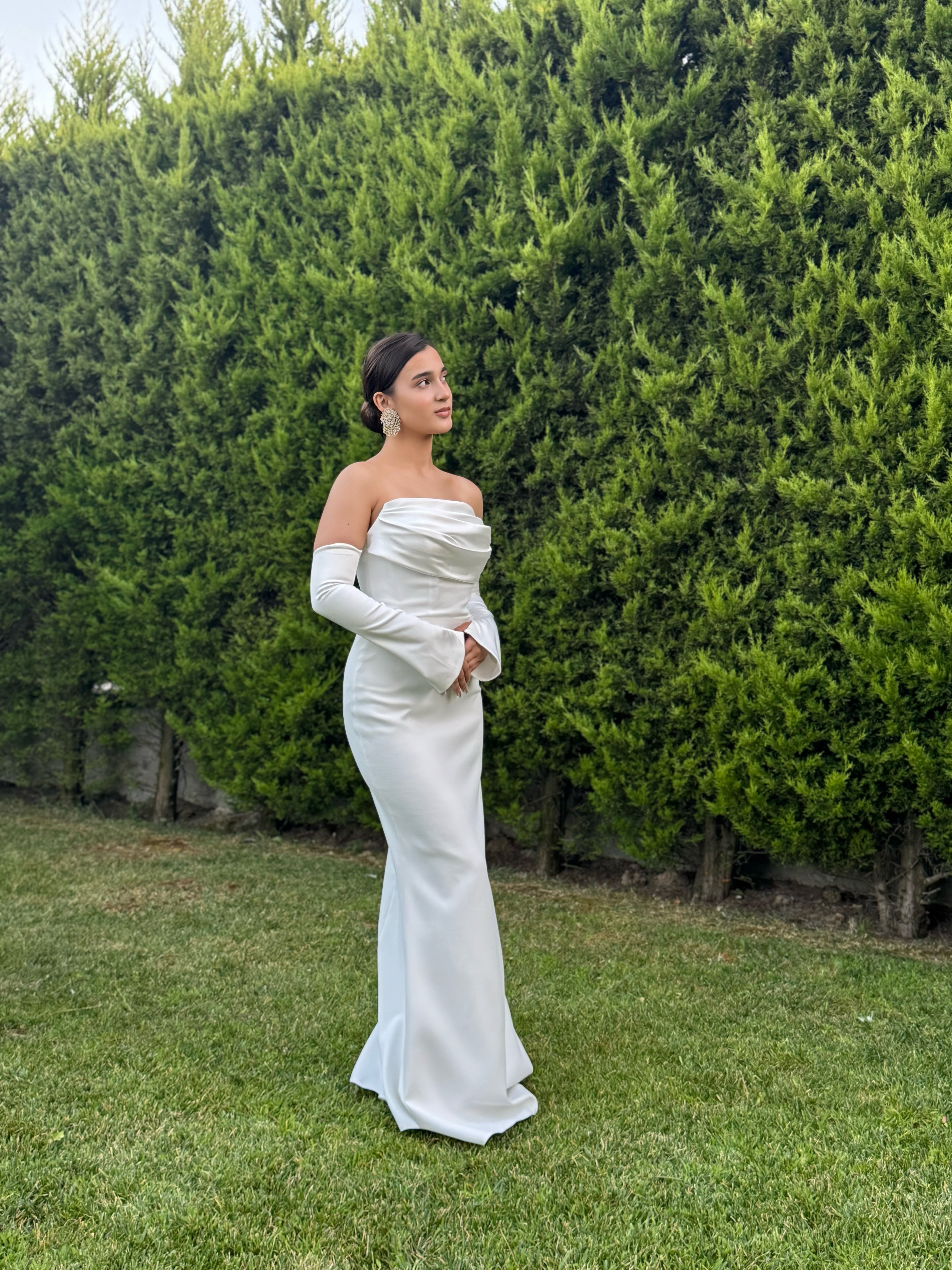 'Velora' Kol Detay Straplez Saten Beyaz Abiye