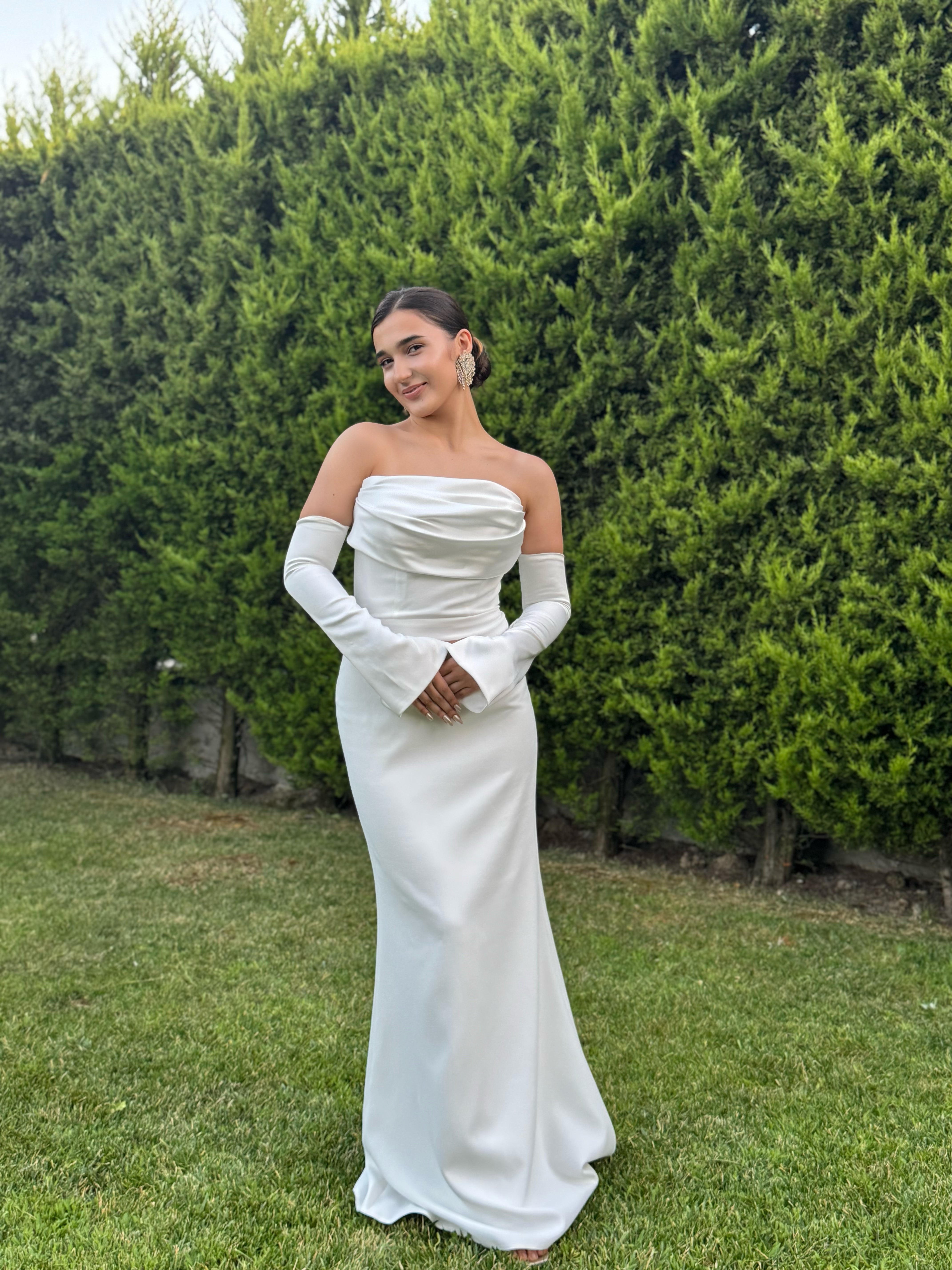 'Velora' Kol Detay Straplez Saten Beyaz Abiye