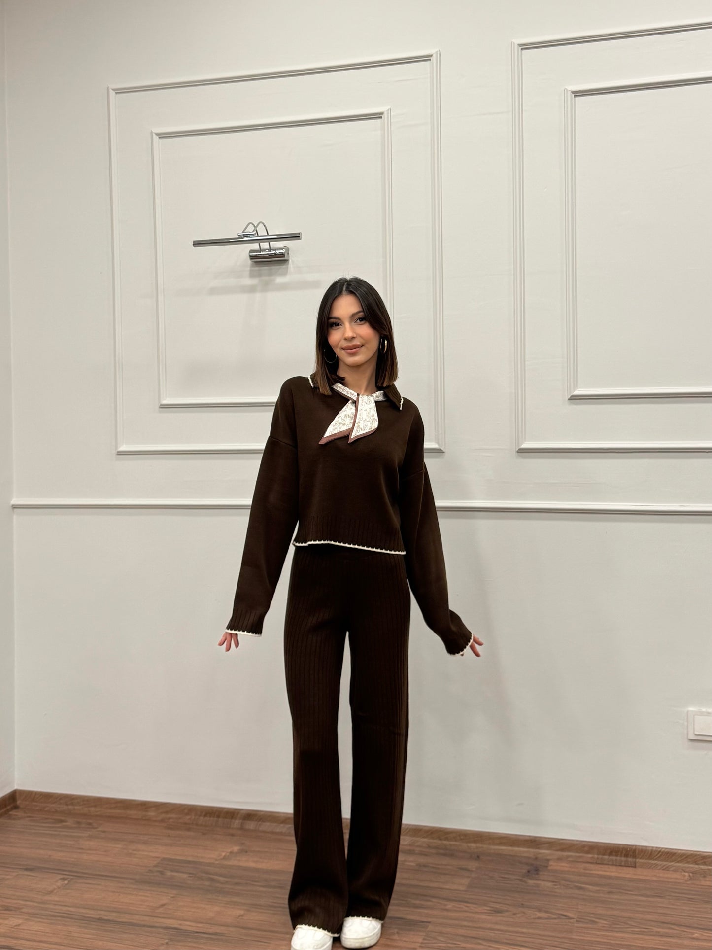 Mandy Fular Detay Crop Pantolon Triko Kahverengi Takım