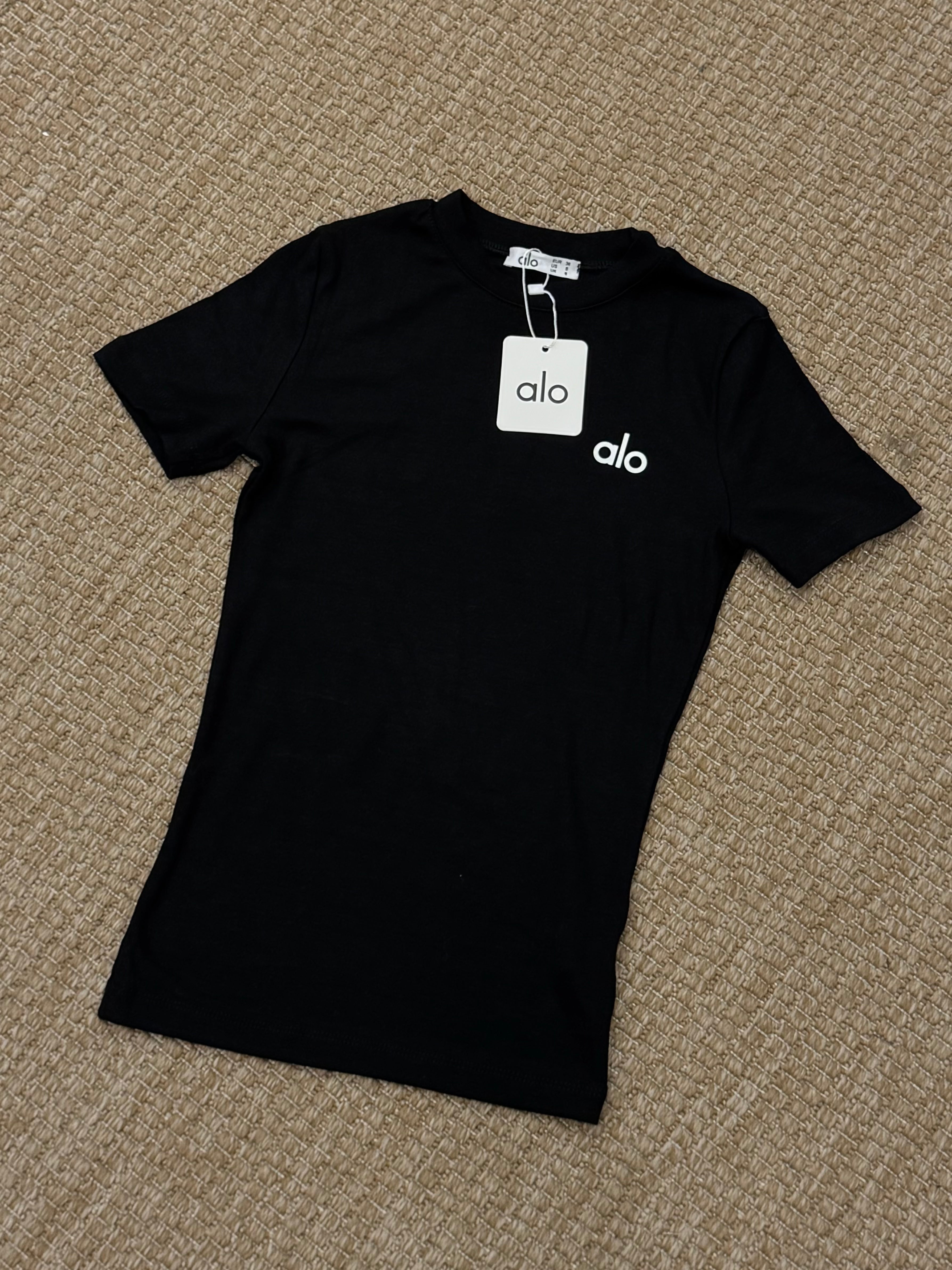 Alo Yoga Bele Oturan Siyah Bluz