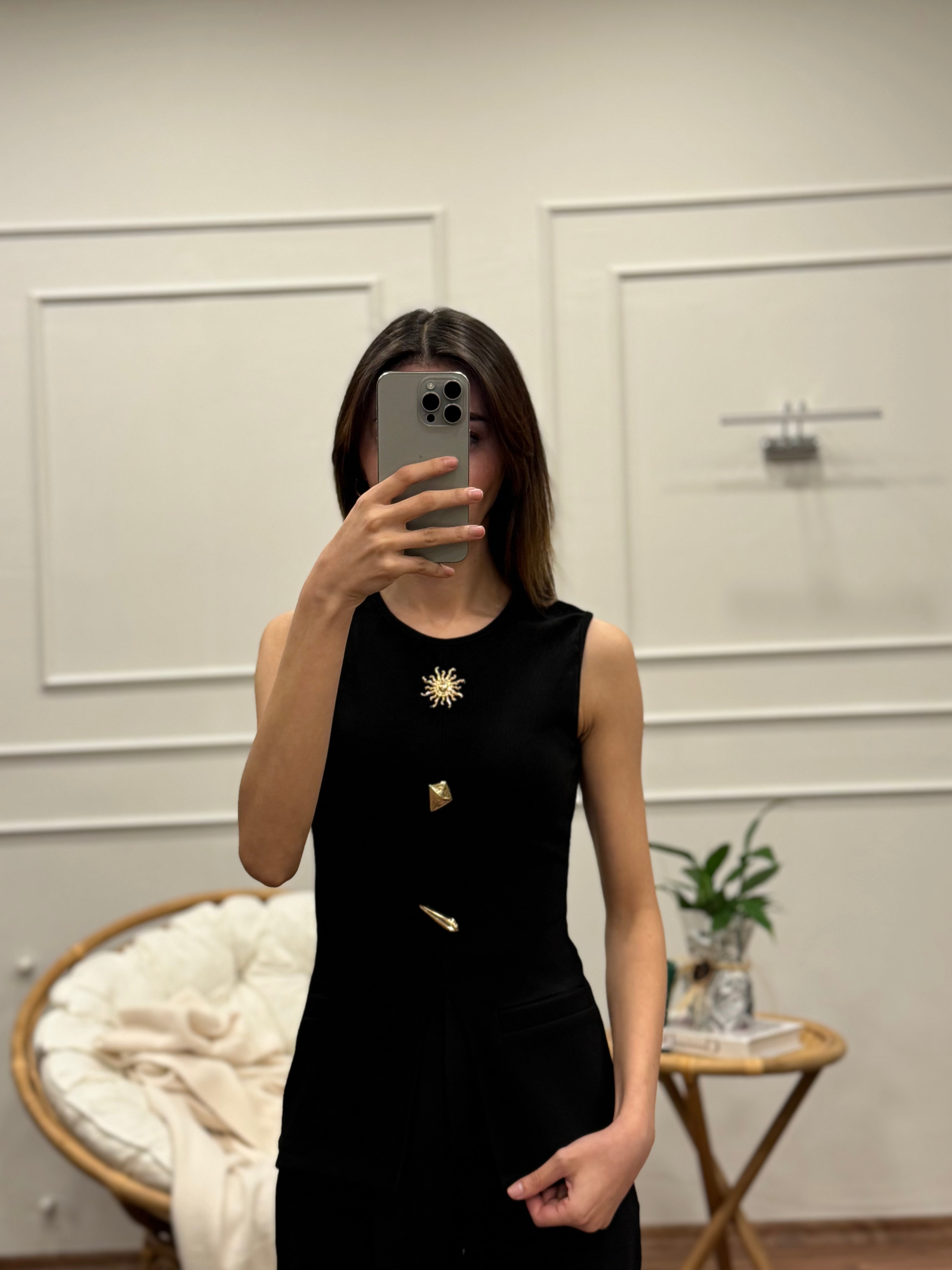 Aksesuar Detay Özel Tasarım Siyah Bluz