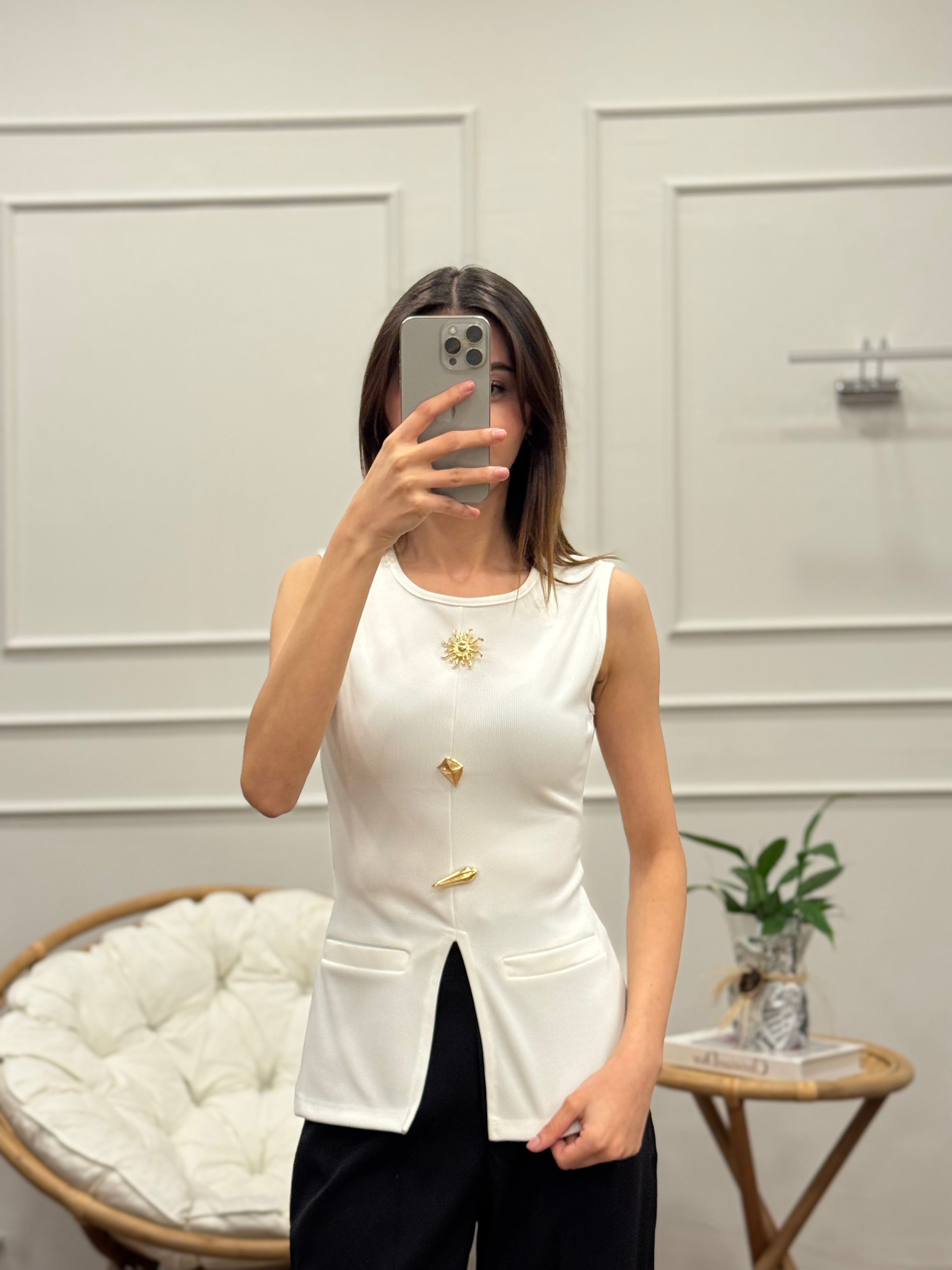 Aksesuar Detay Özel Tasarım Beyaz Bluz