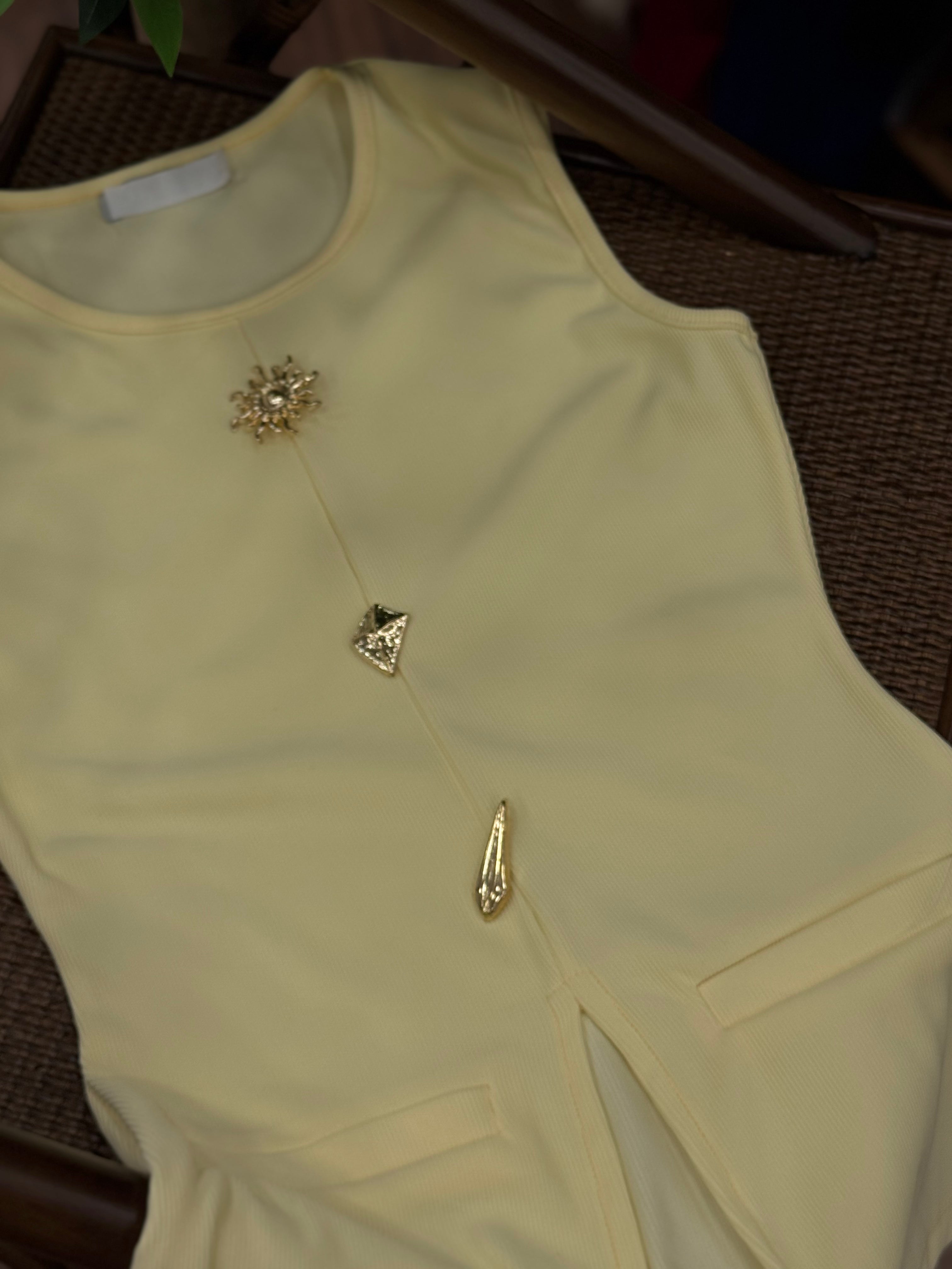 Aksesuar Detay Özel Tasarım Bebe Sarısı Bluz