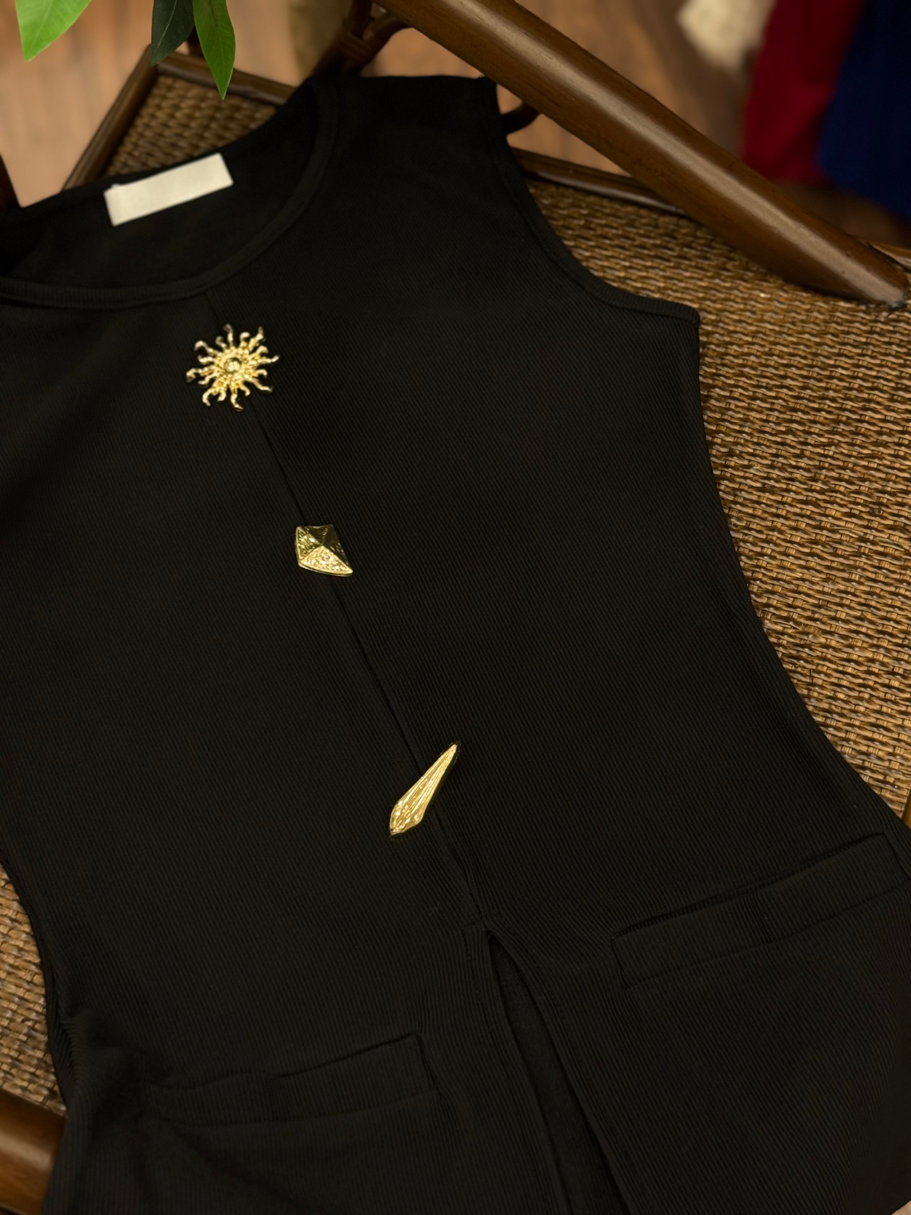 Aksesuar Detay Özel Tasarım Siyah Bluz