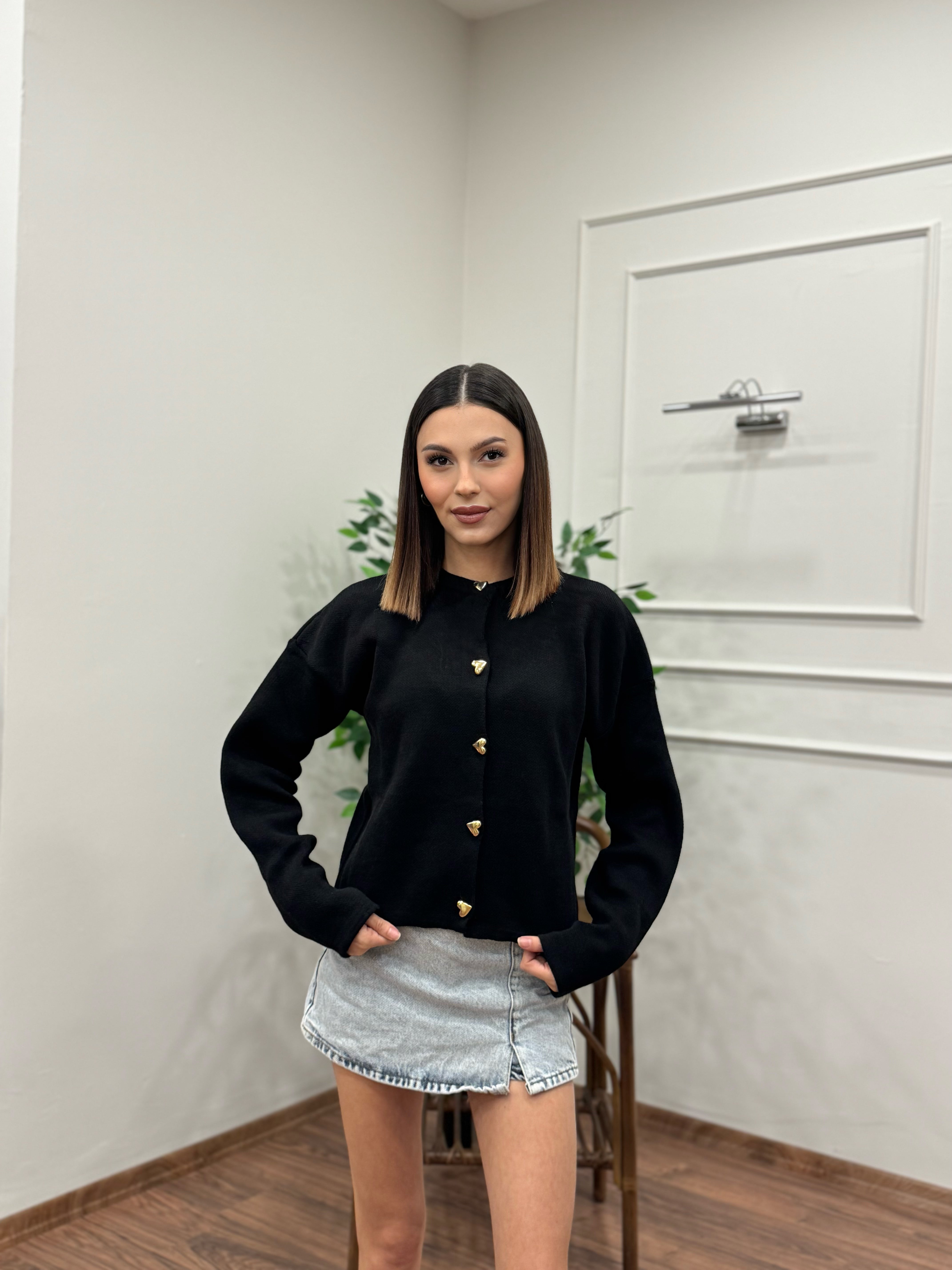 Kalp Düğme Detay Siyah Triko Hırka