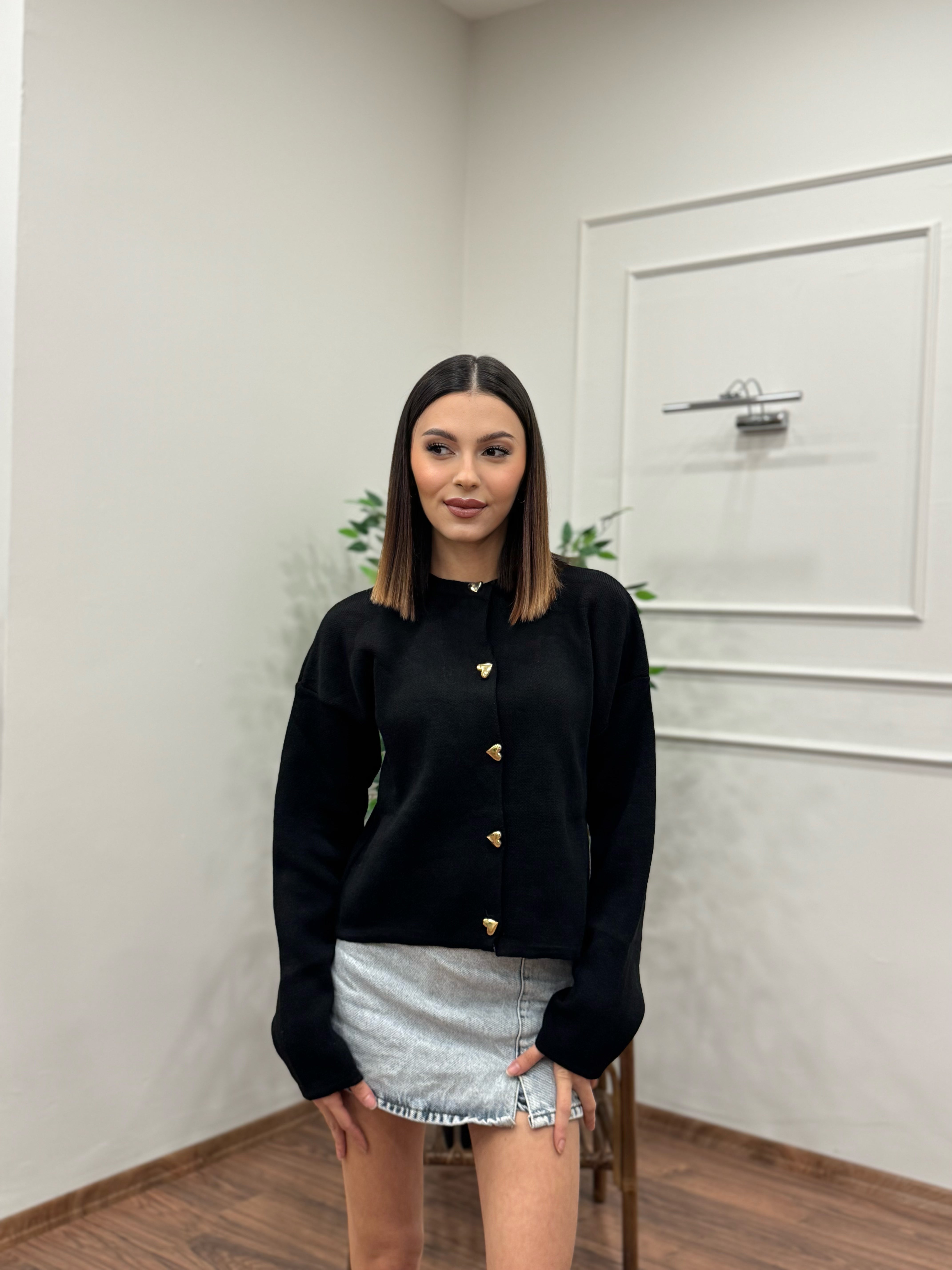 Kalp Düğme Detay Siyah Triko Hırka