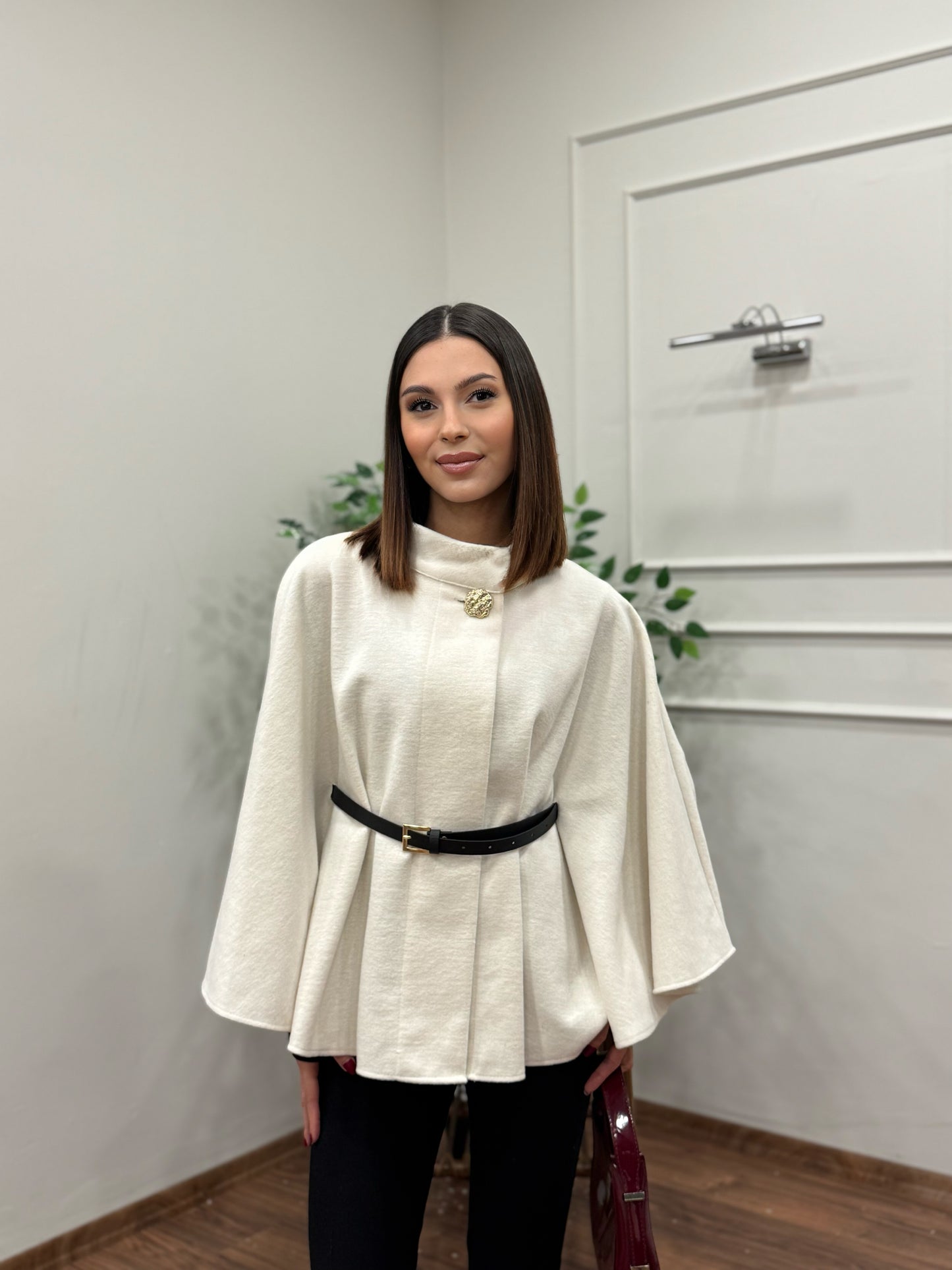 Liya Kemerli Kaşe Beyaz Panço