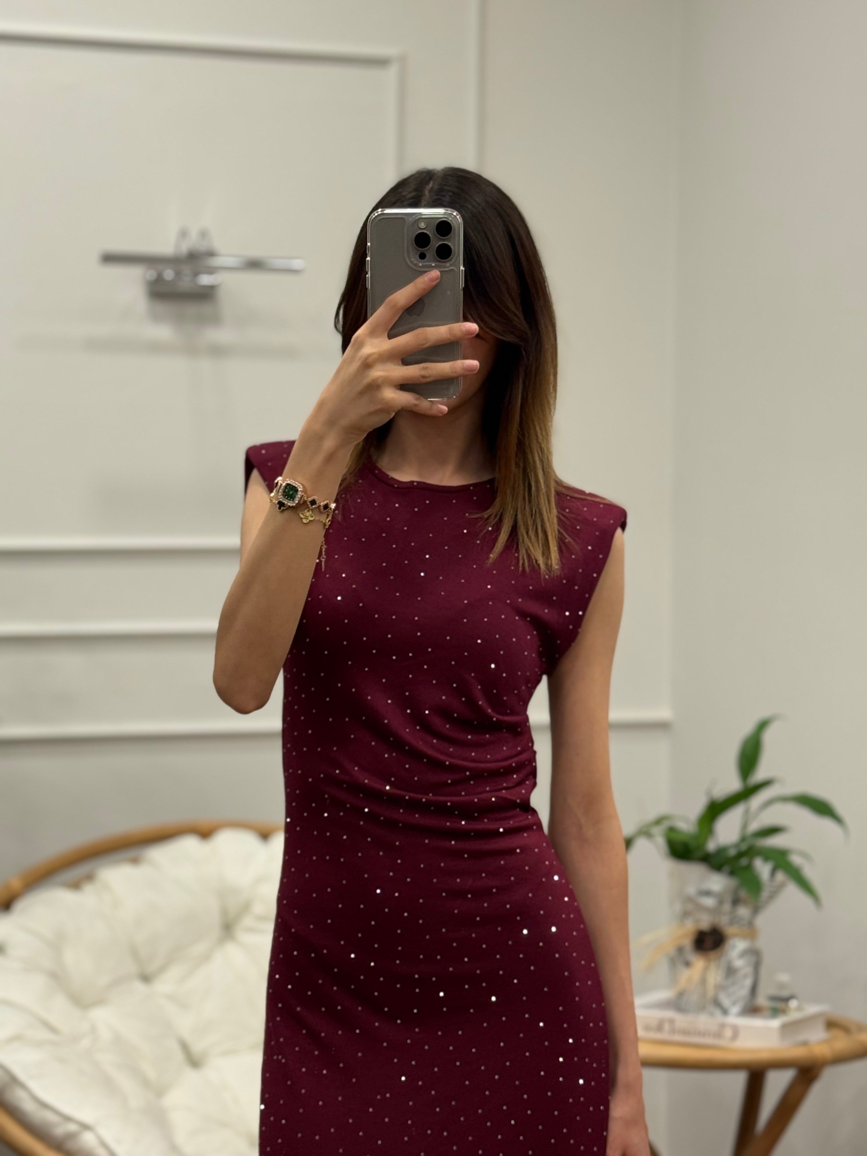 Taş Baskı Drape Detay Omuz Vatkalı Bordo Elbise