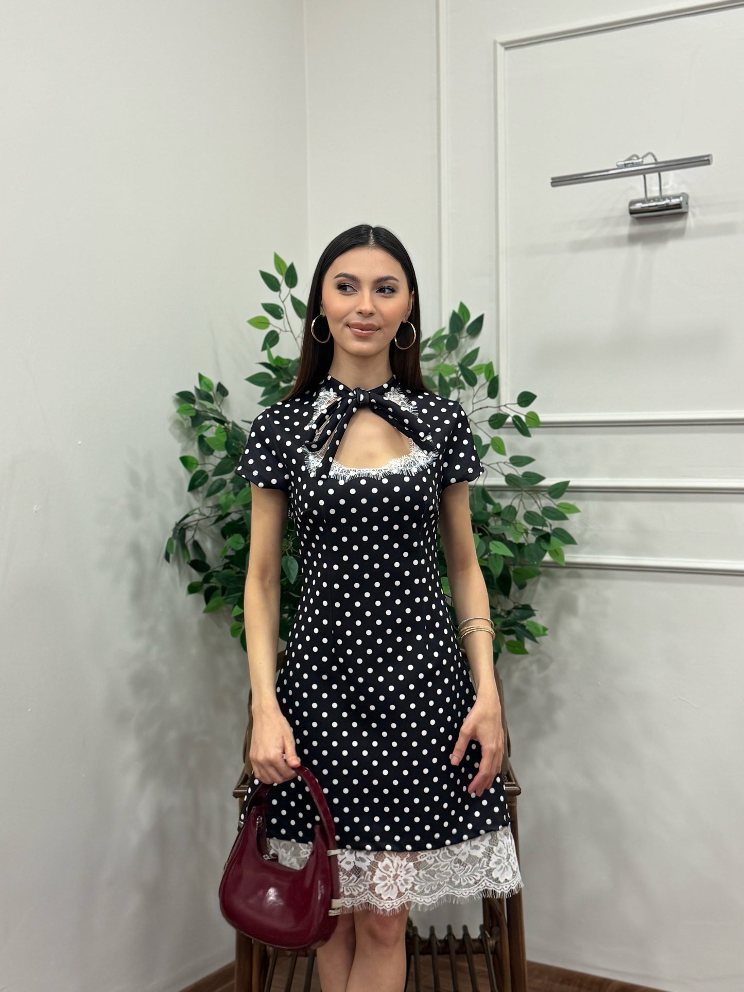 Vivien Dantel Detay Puantiye Siyah Elbise
