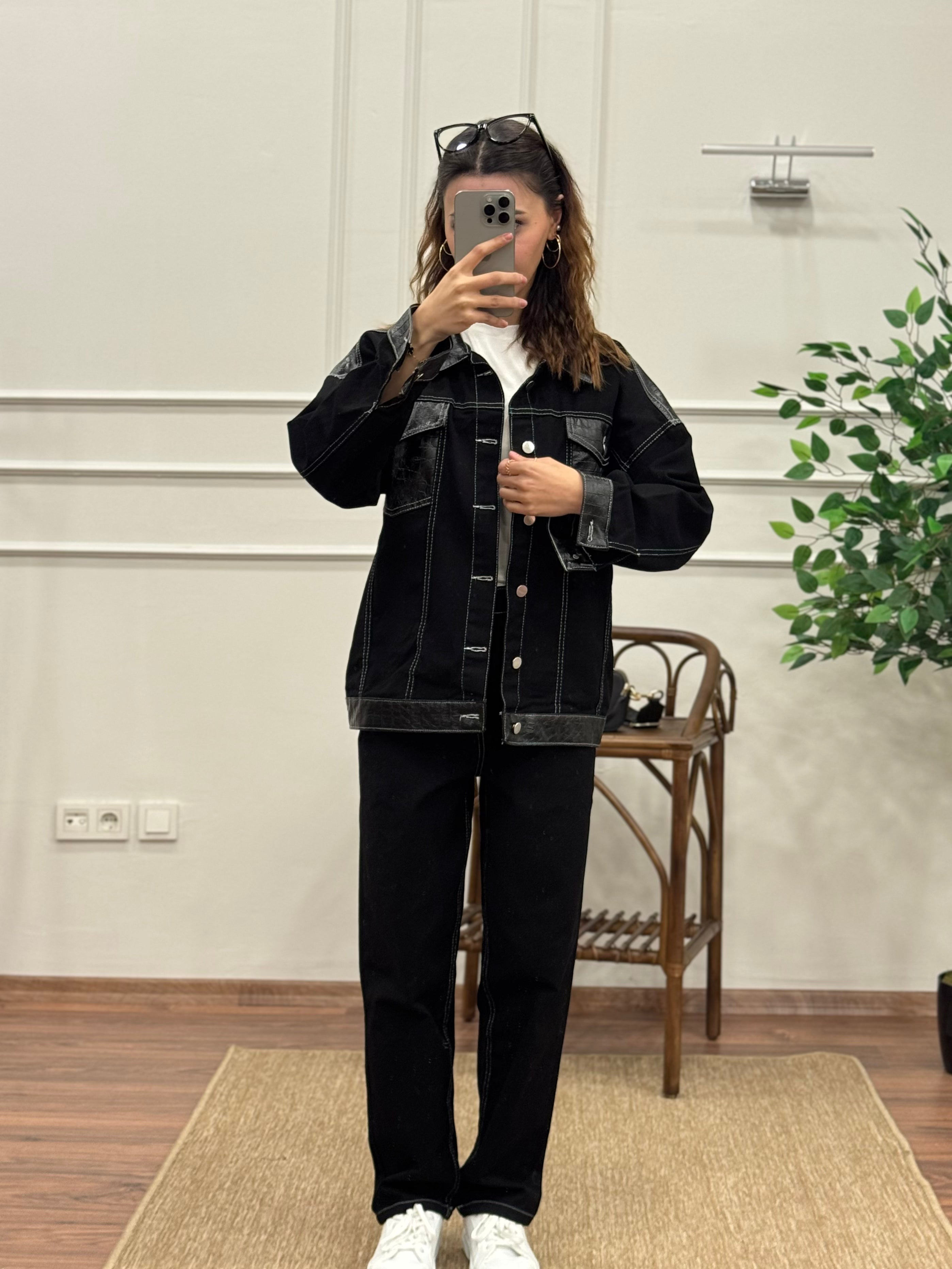 Neptün Denim Deri Garnili Siyah Takım