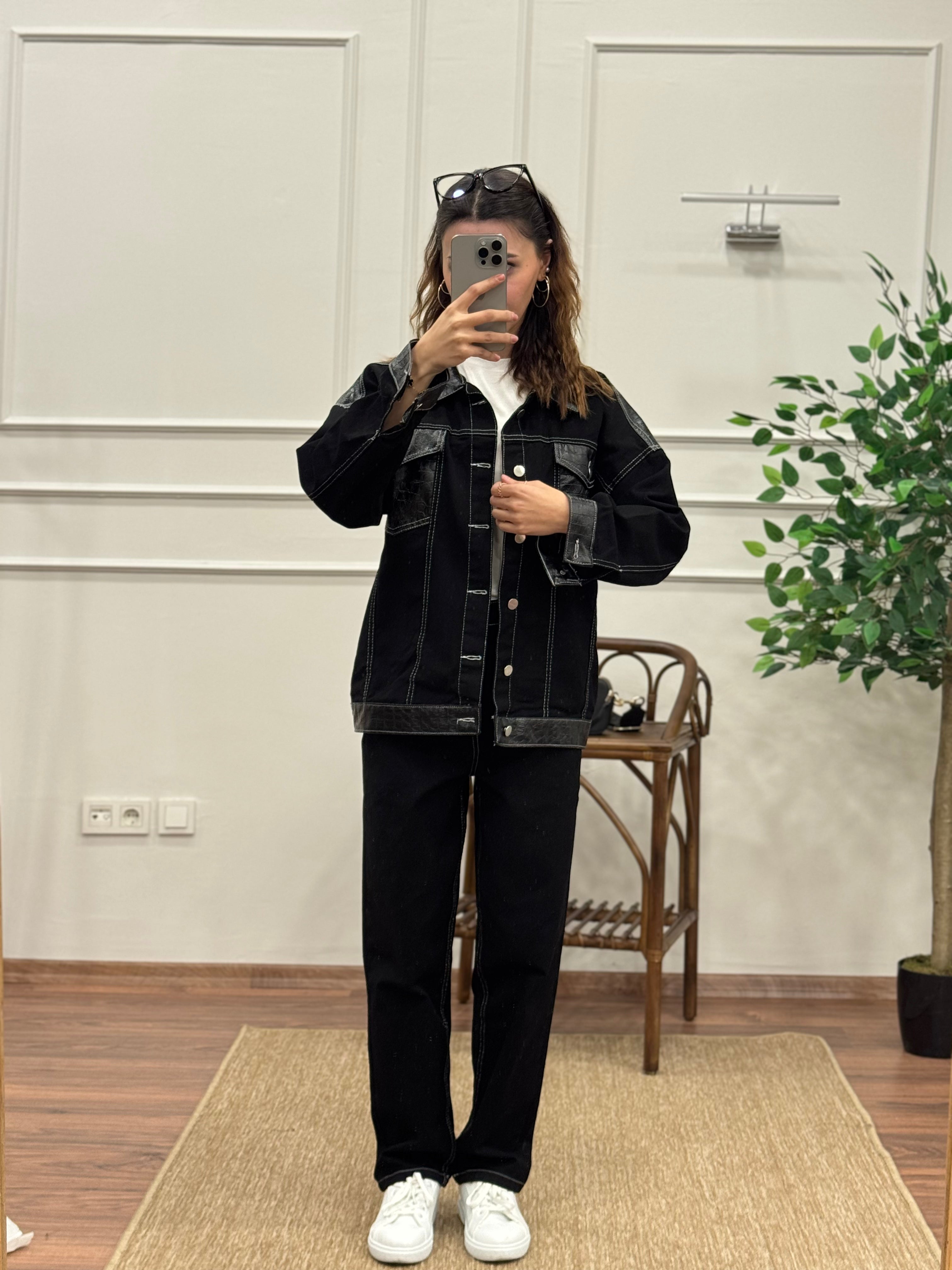 Neptün Denim Deri Garnili Siyah Takım