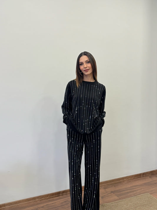 Çizgi Desen Taşlı Siyah Takım