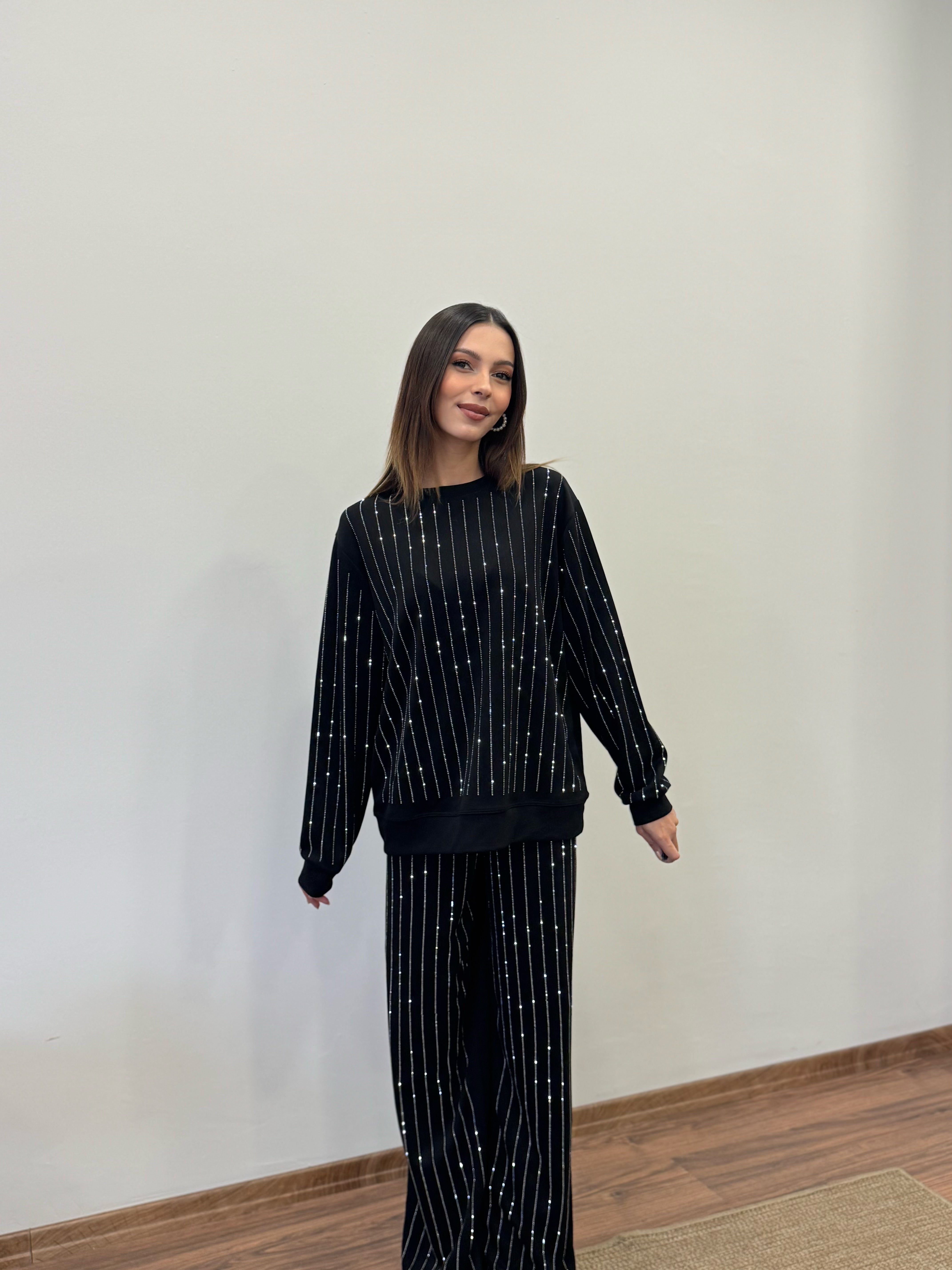 Çizgi Desen Taşlı Siyah Takım