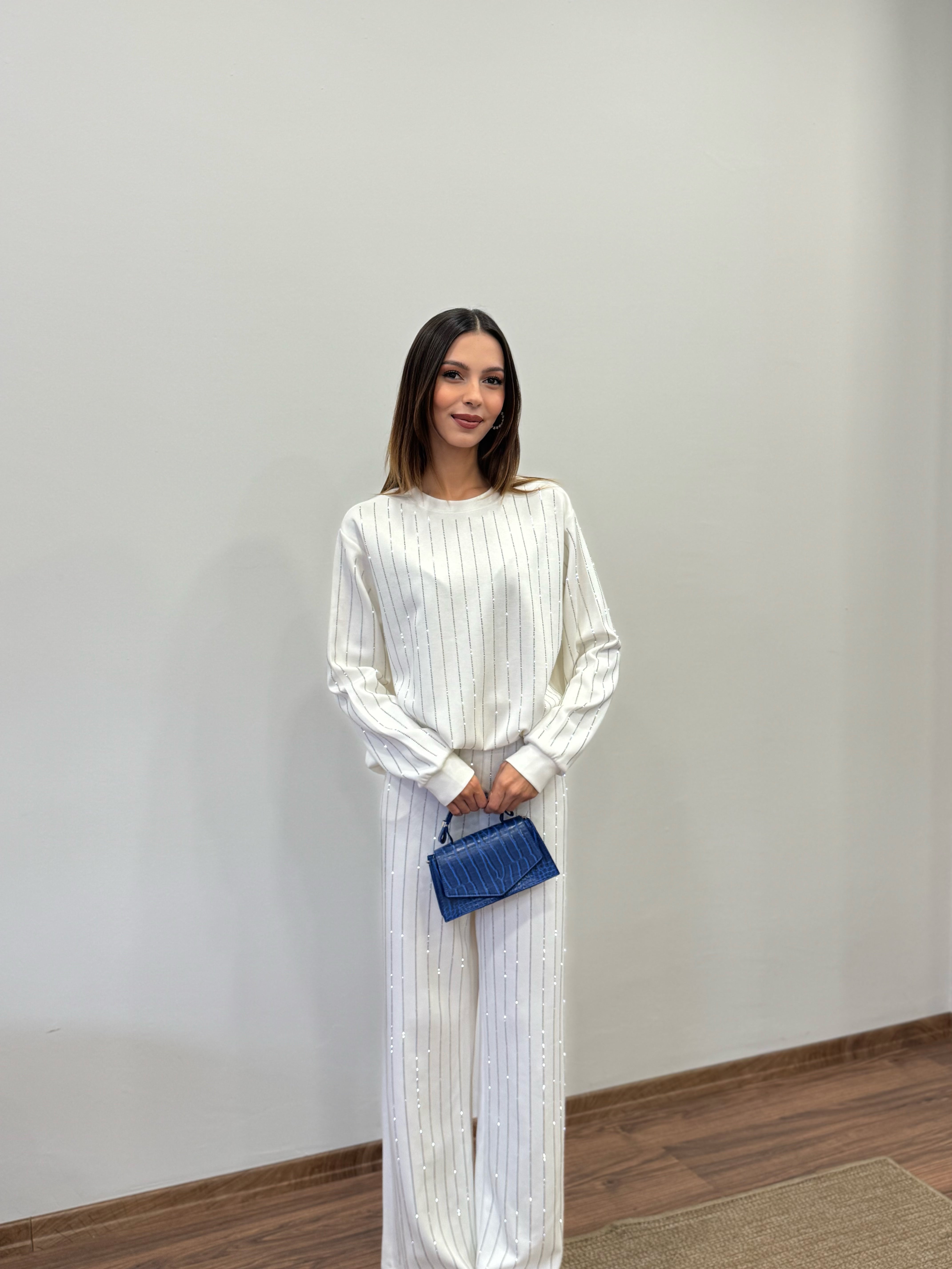 Çizgi Desen Taşlı Beyaz Takım