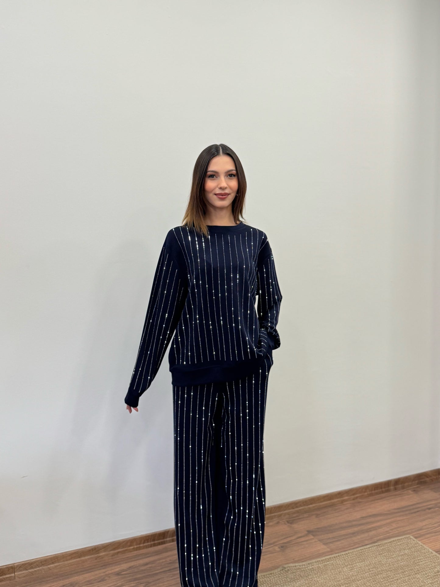 Çizgi Desen Taşlı Lacivert Takım