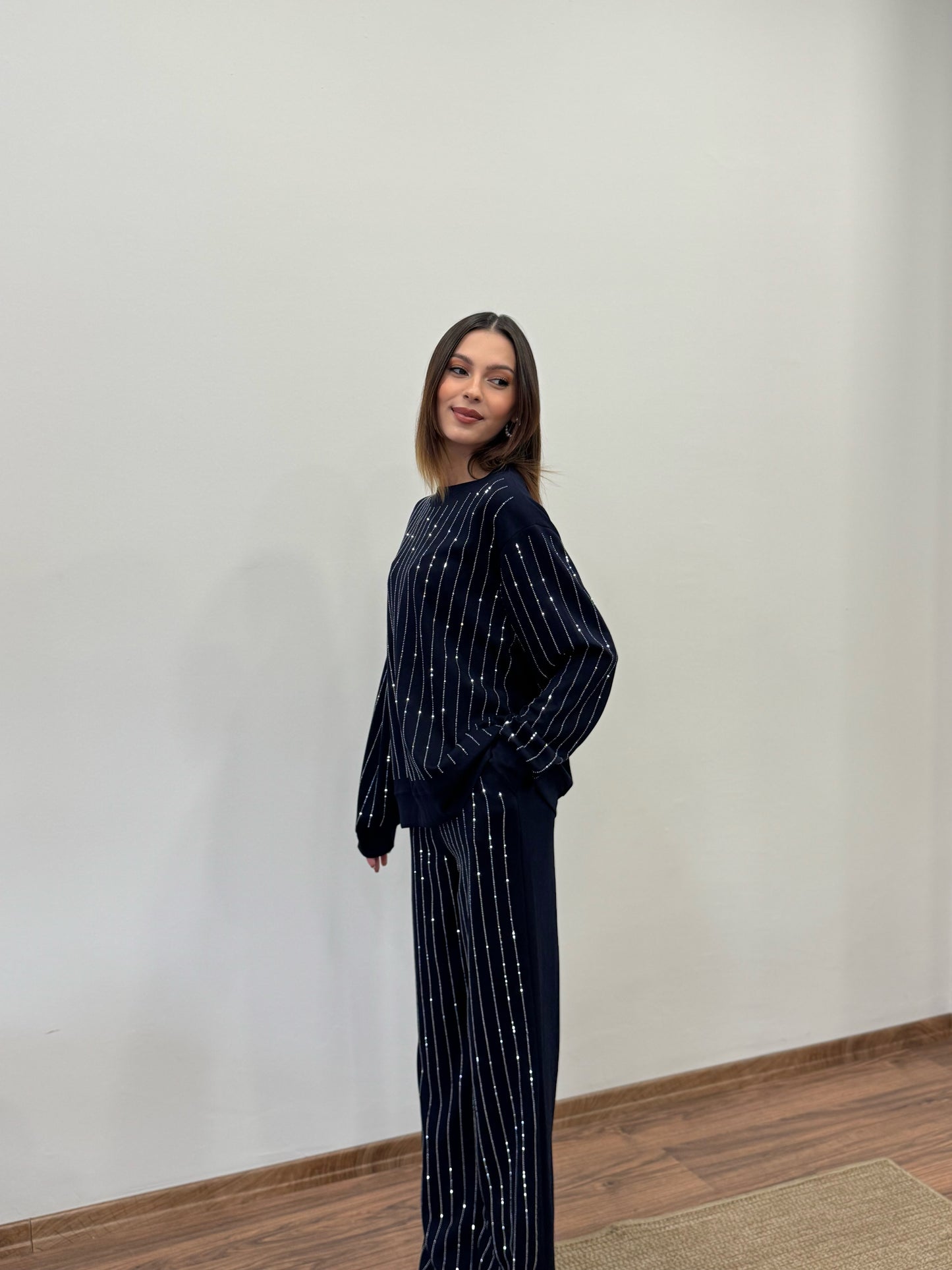Çizgi Desen Taşlı Lacivert Takım