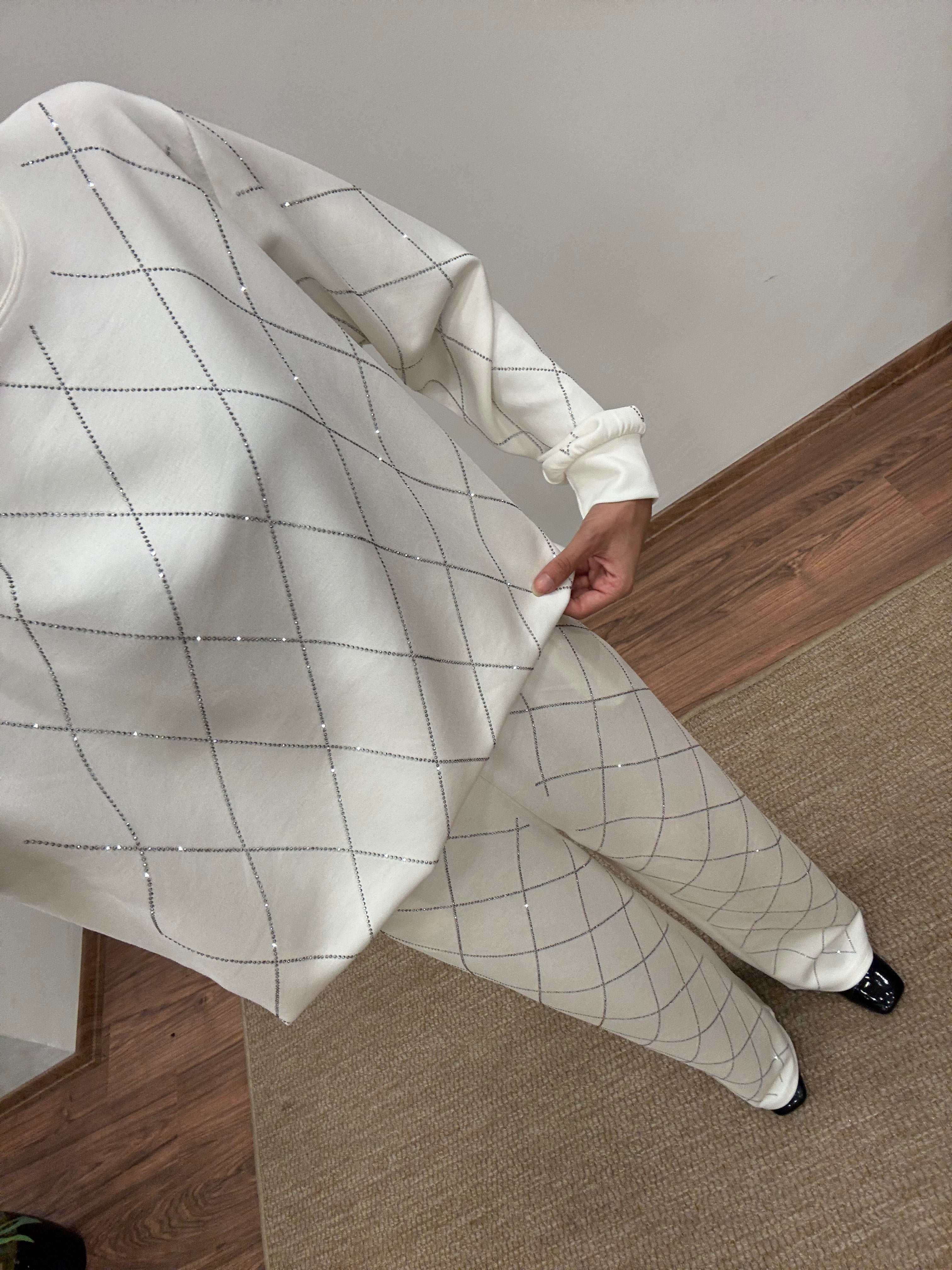 Baklava Desen Taşlı Beyaz Takım