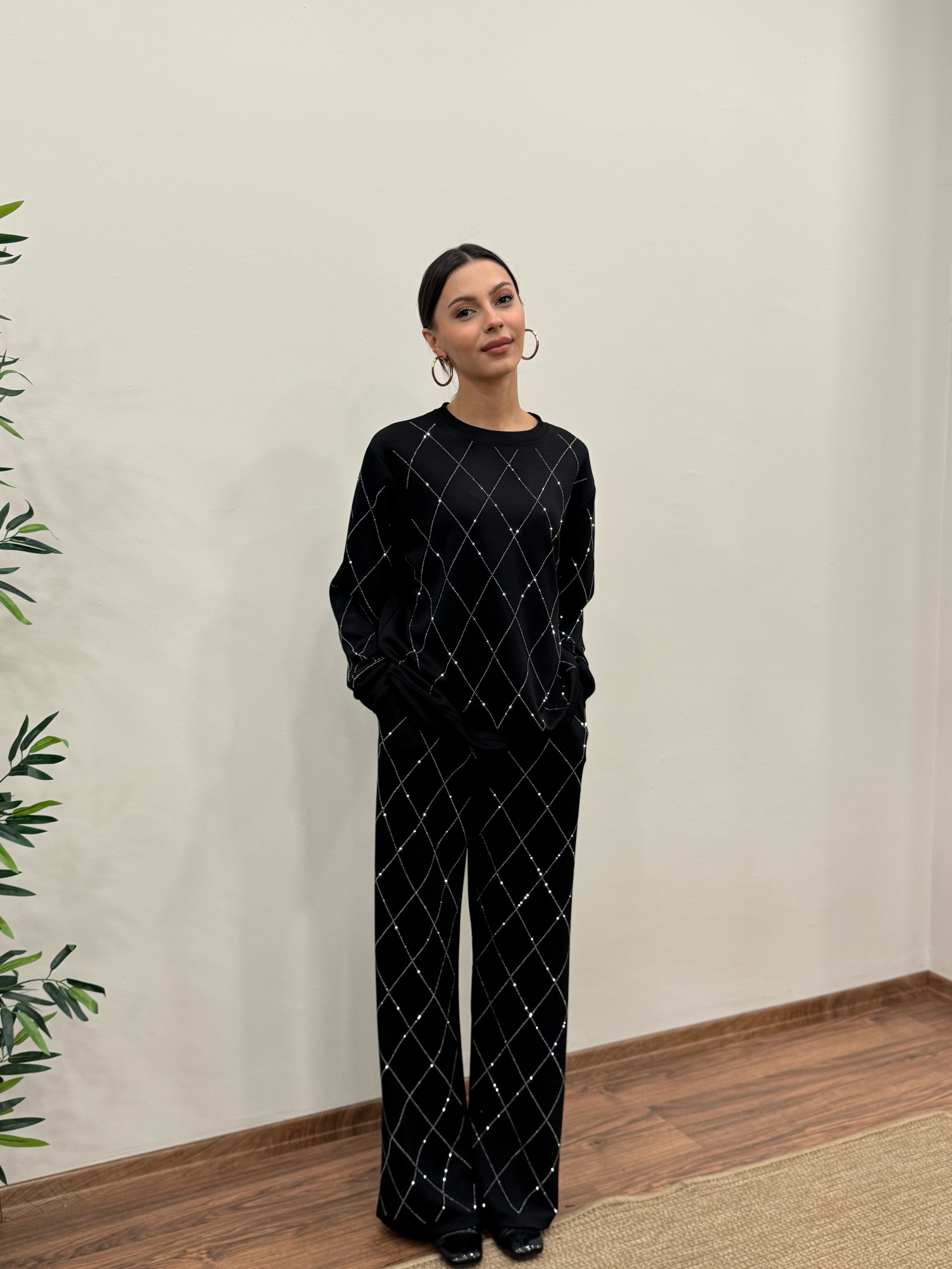 Baklava Desen Taşlı Siyah Takım