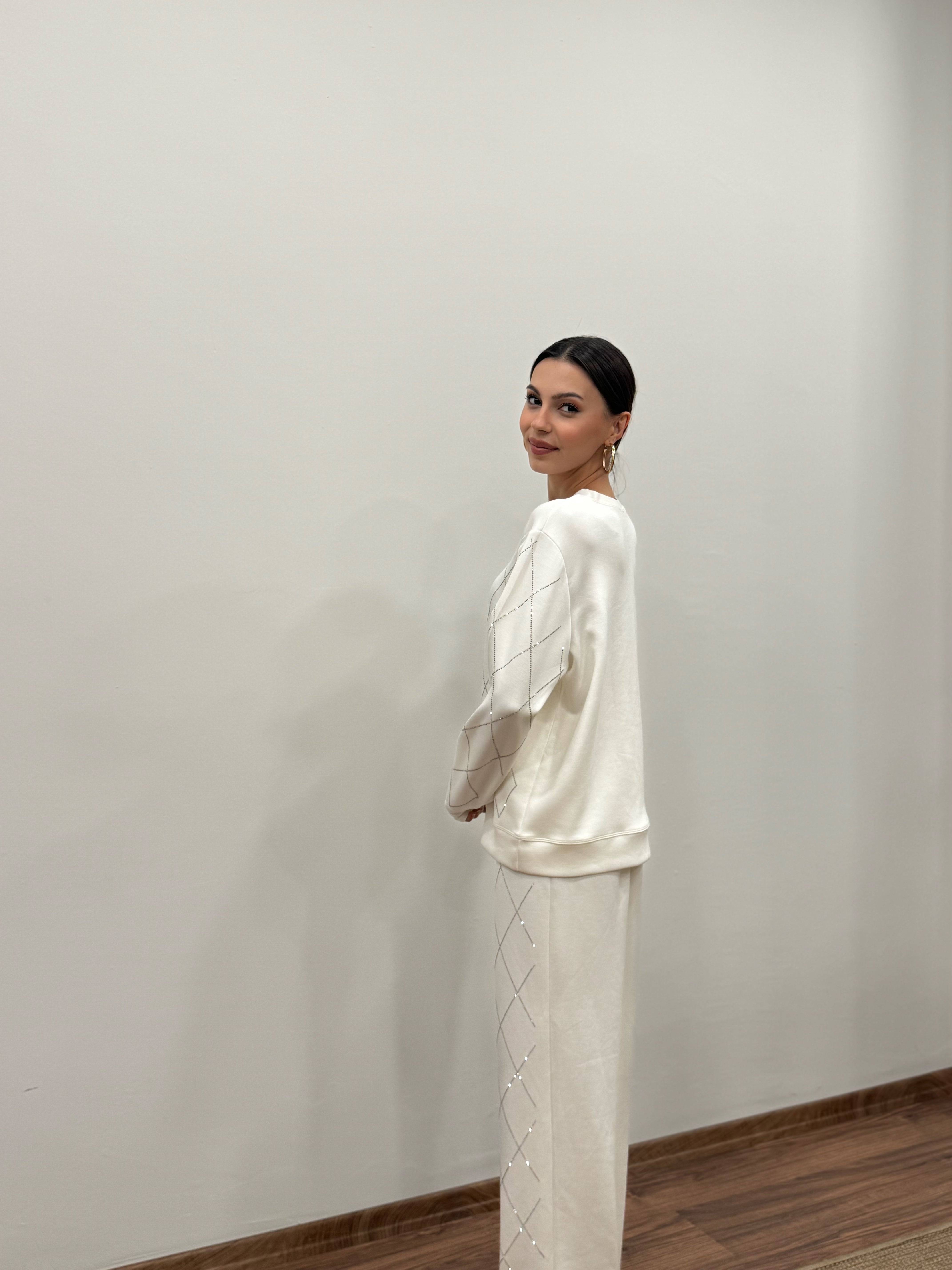 Baklava Desen Taşlı Beyaz Takım