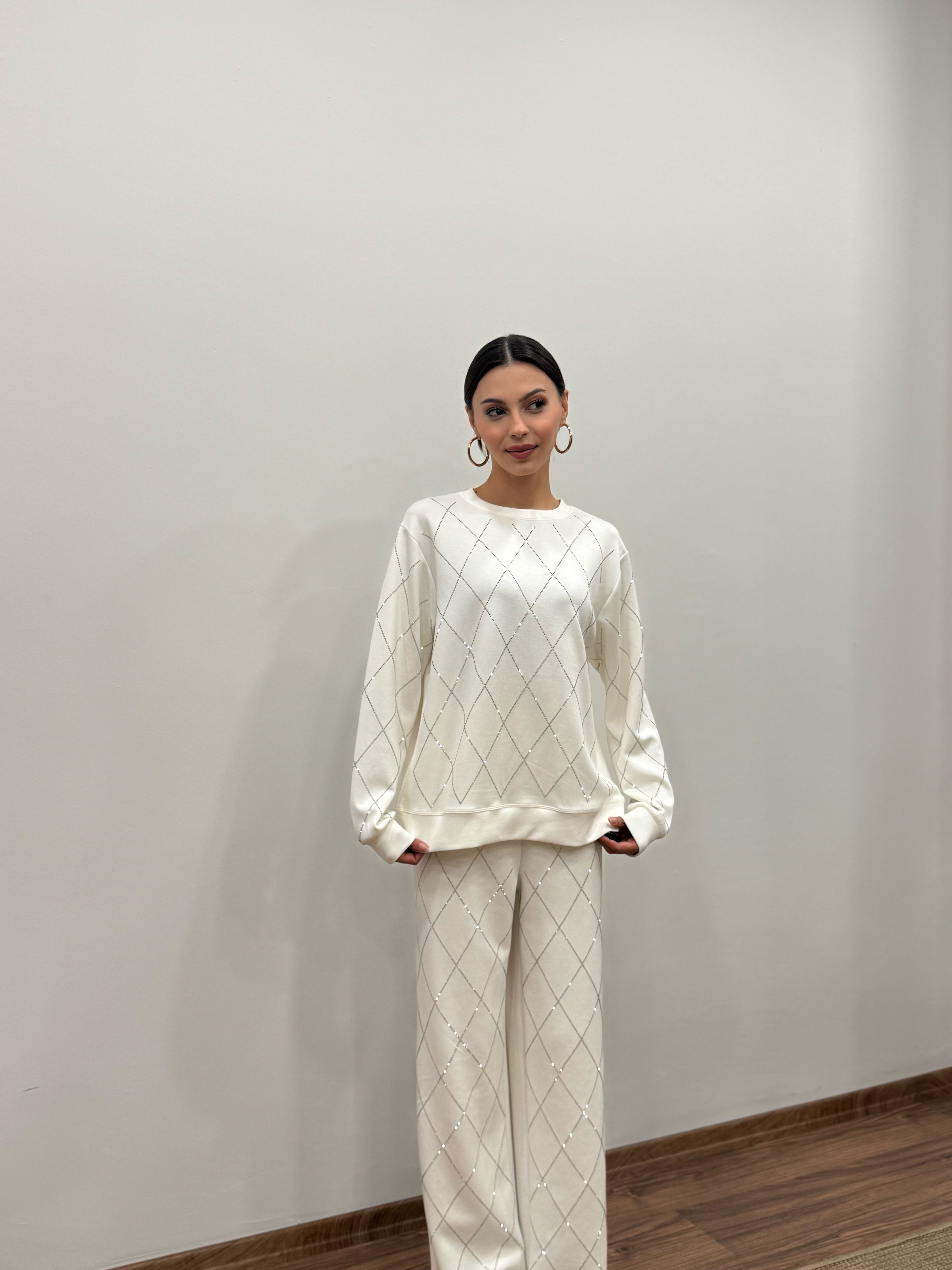 Baklava Desen Taşlı Beyaz Takım