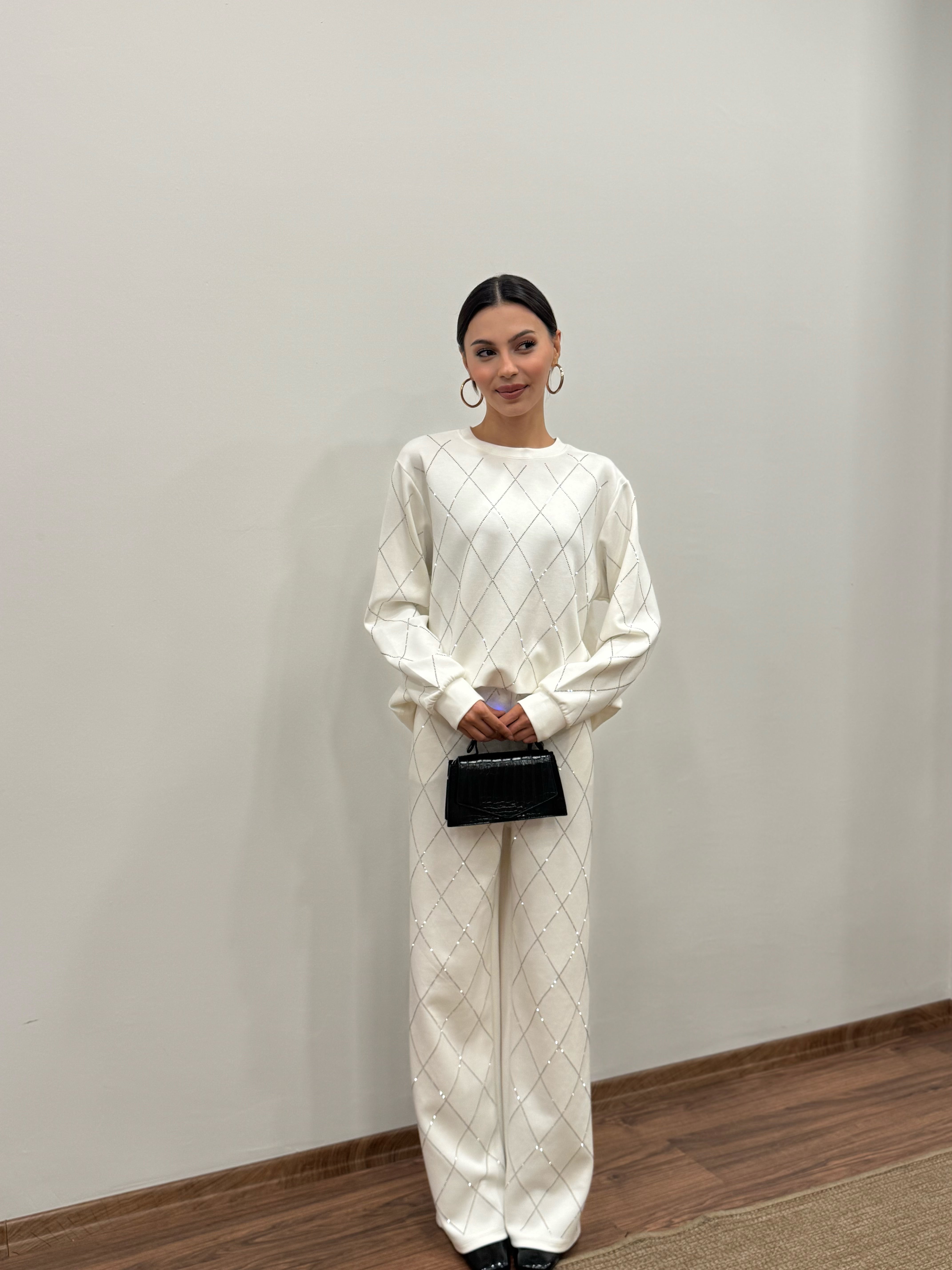 Baklava Desen Taşlı Beyaz Takım