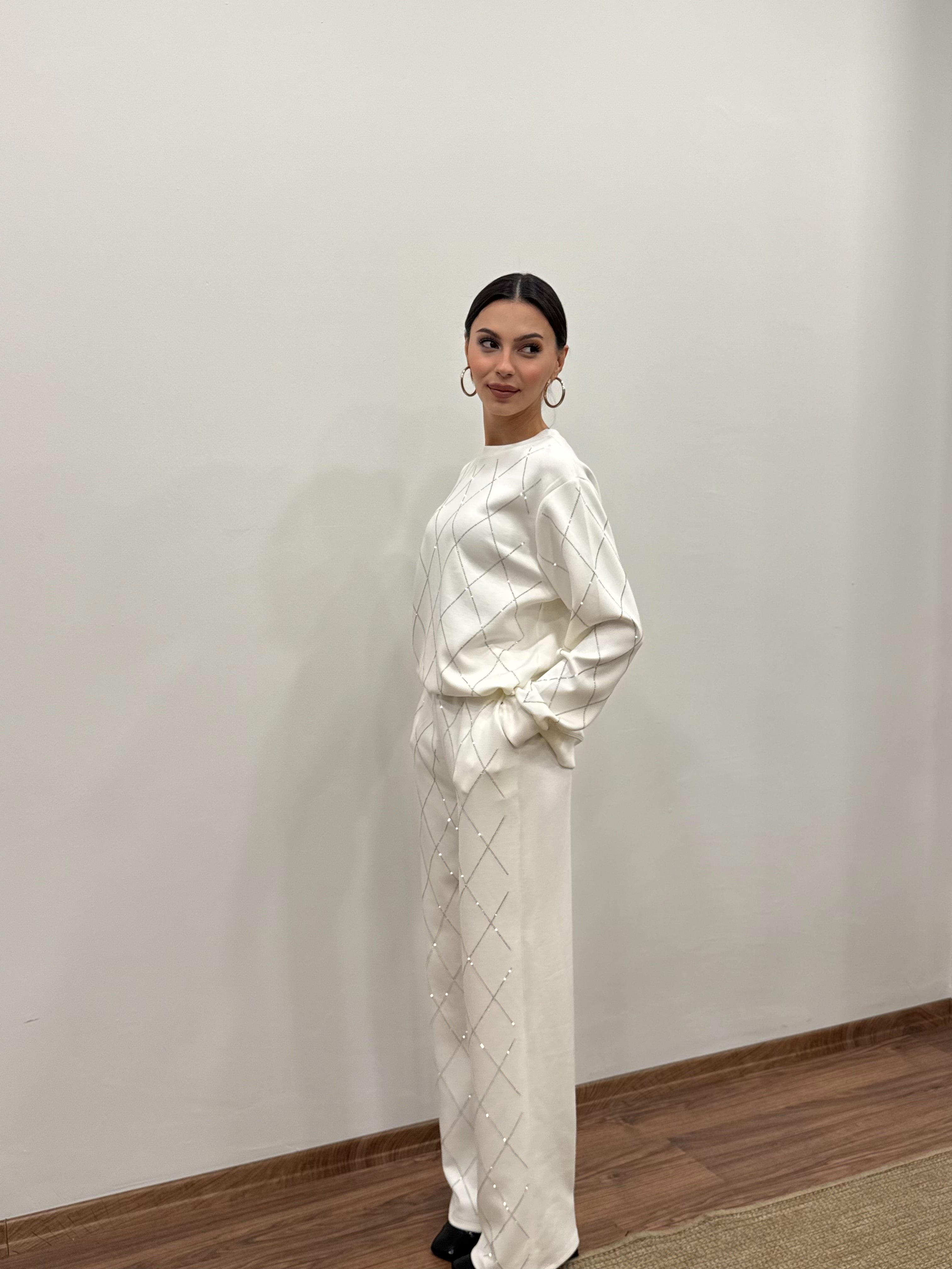 Baklava Desen Taşlı Beyaz Takım