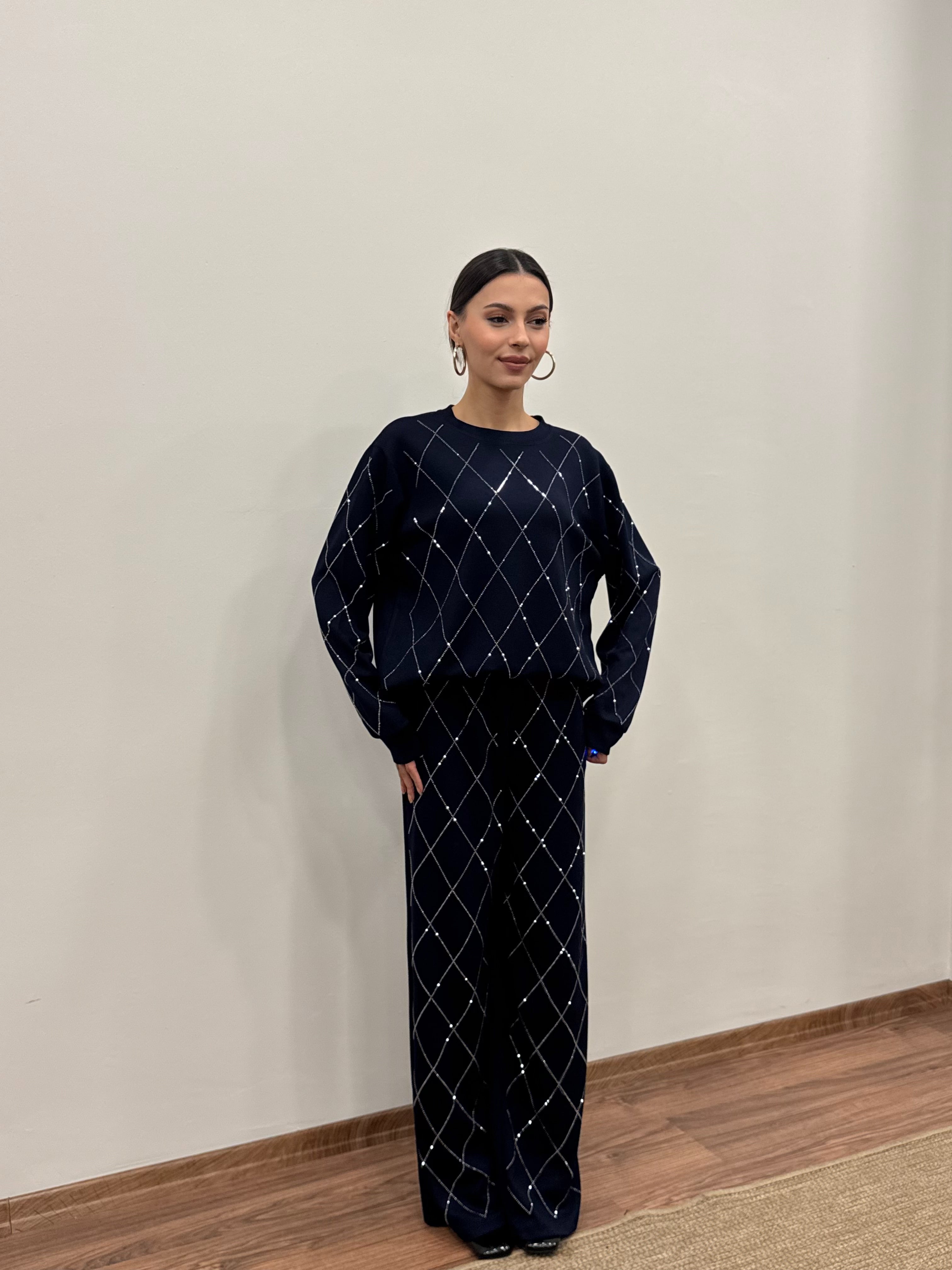 Baklava Desen Lacivert Taşlı Takım