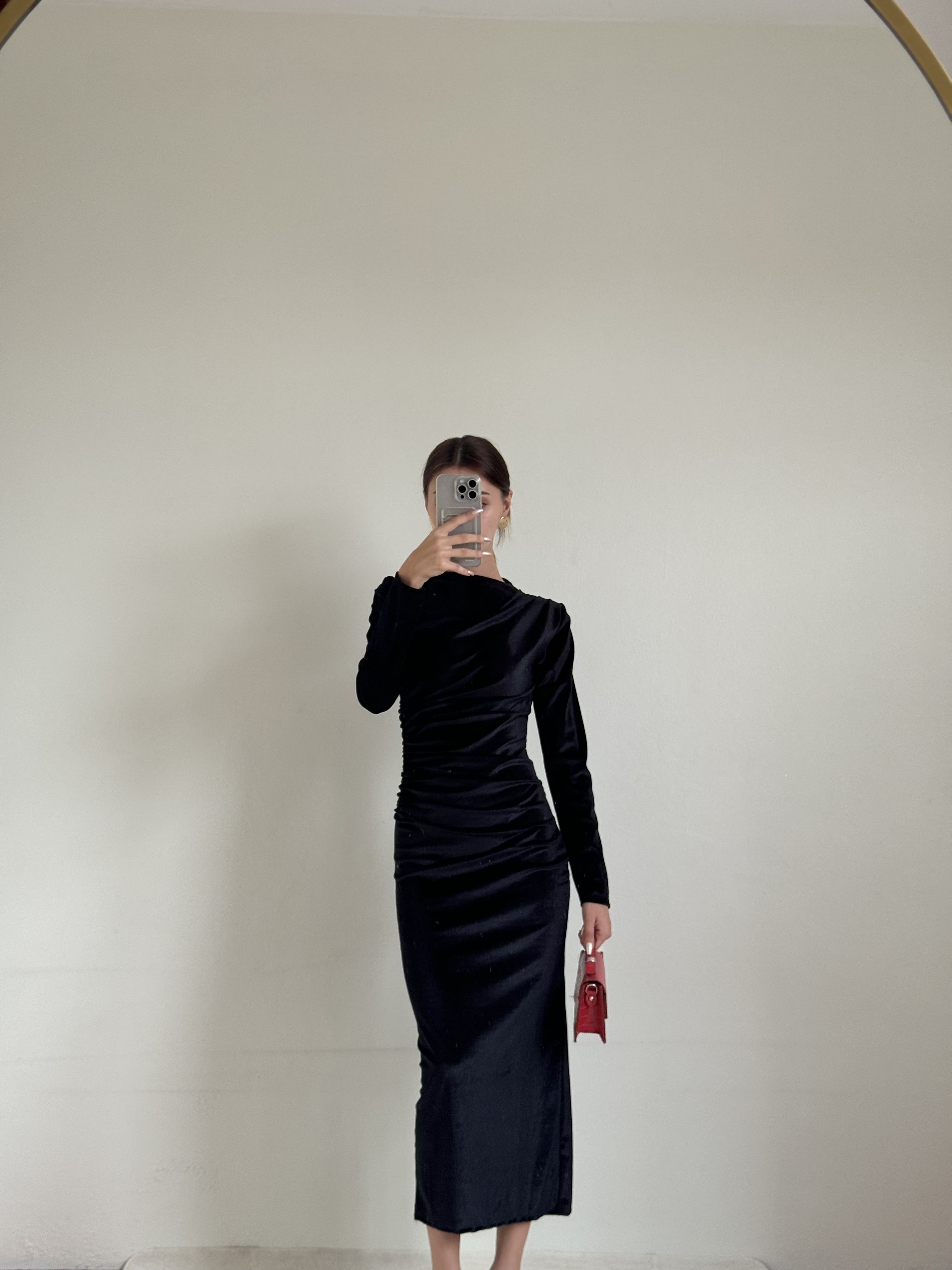 Siyah Kadife Omuz Ve Bel Kısmı Drapeli Uzun Kol Kadın Elbise